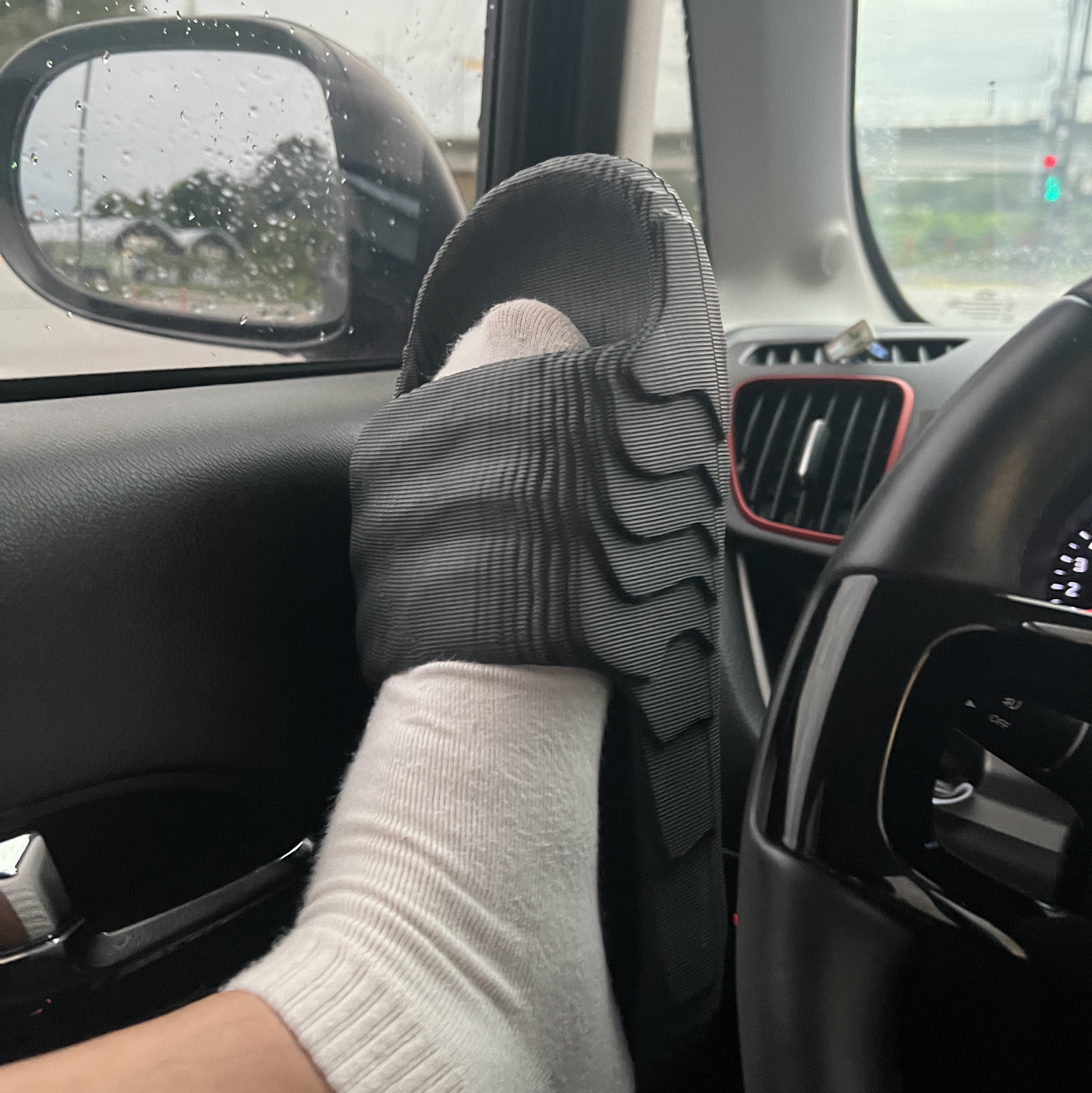 Adidas Adilette 22 Carbon 착용 스타일
