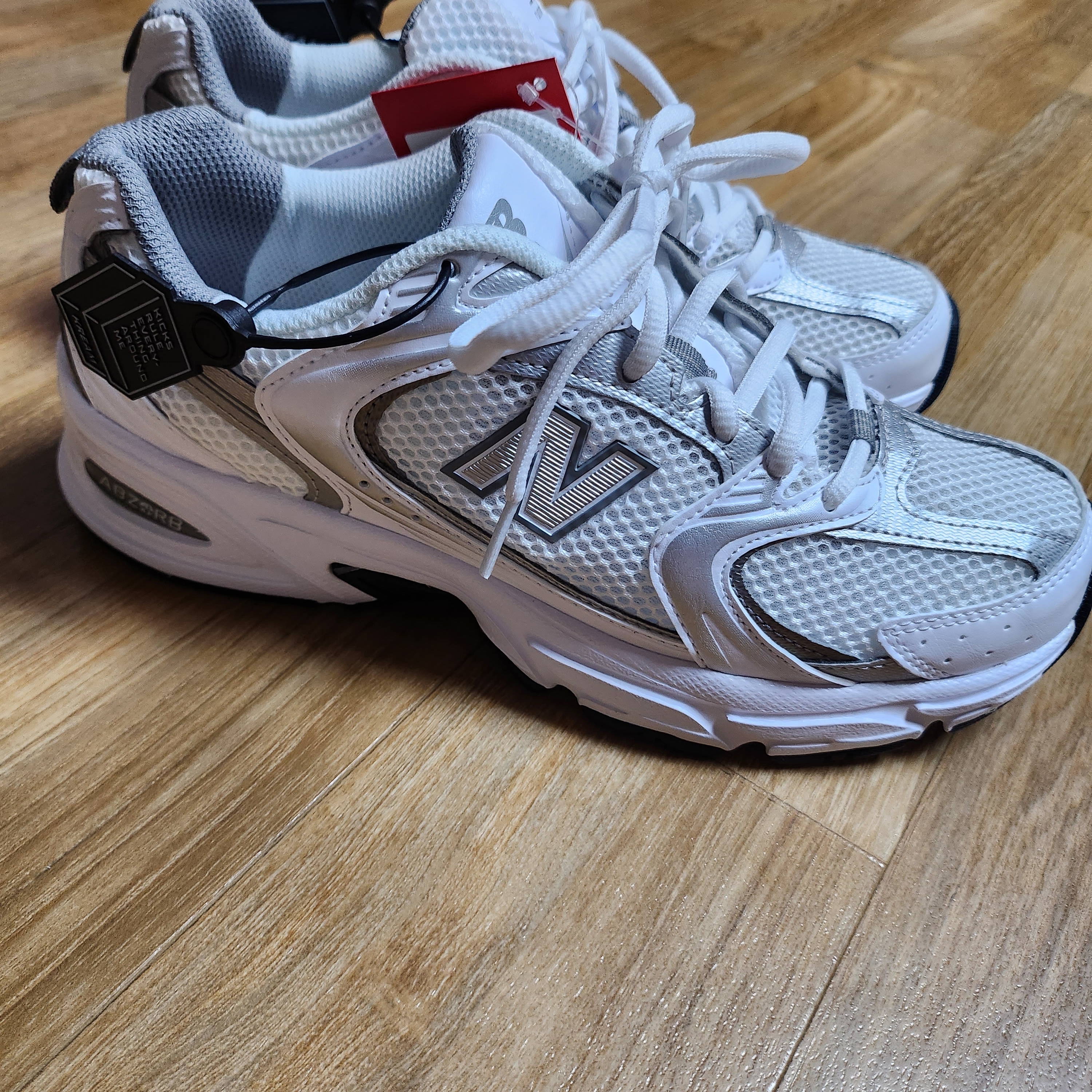 New Balance 530 White Silver 착용 스타일