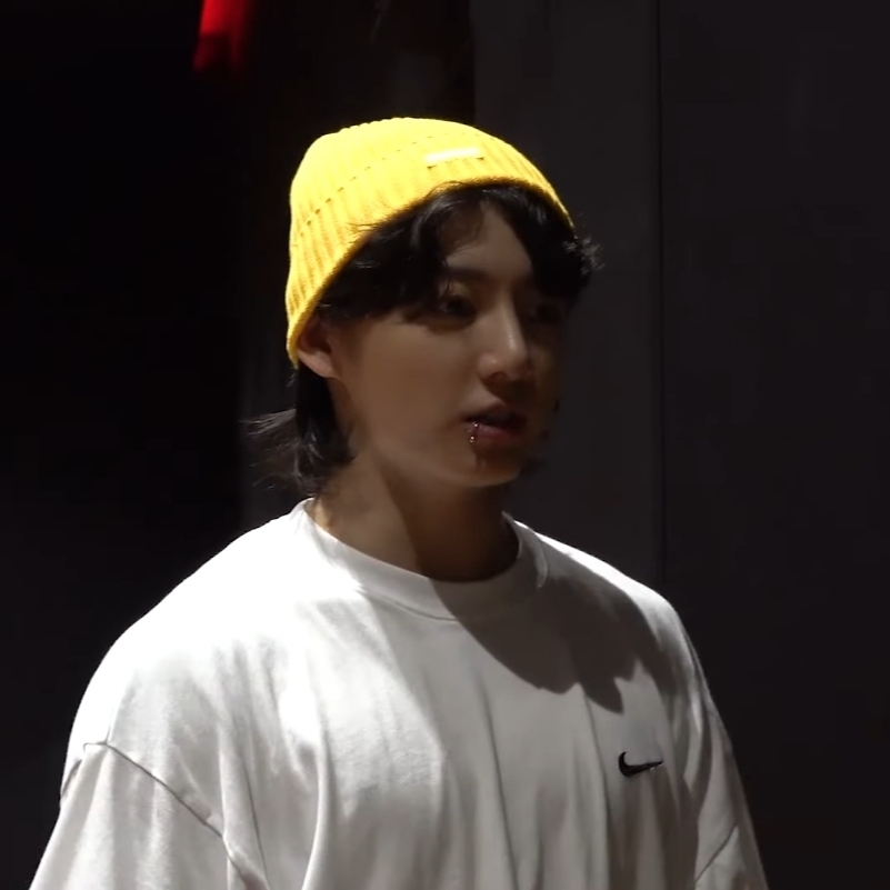 Nike x Stussy T-Shirt White (DV1774-100), Supreme Overdyed Beanie Lemon - 23SS 착용 스타일 - 1