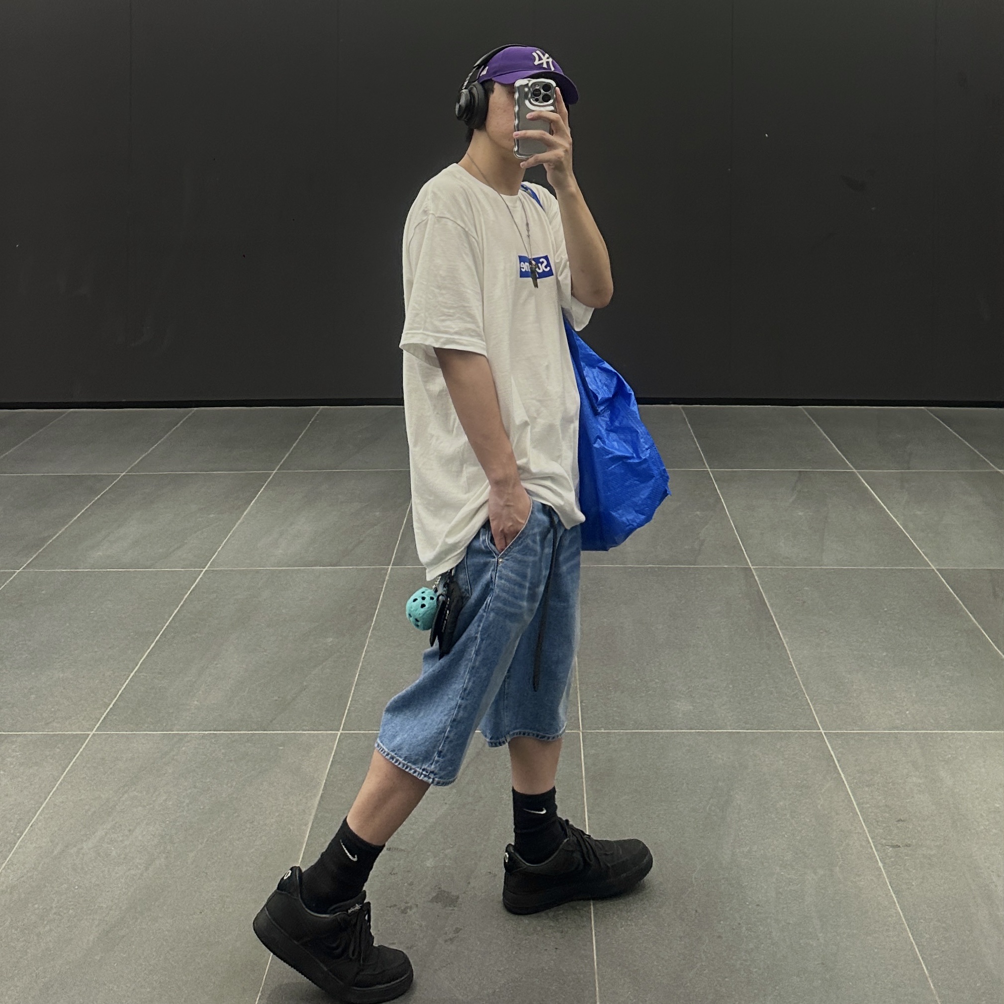 Supreme Seoul Box Logo T-Shirt White - 23FW, Nike x Stussy Air Force 1 Low Triple Black 착용 스타일 - 2