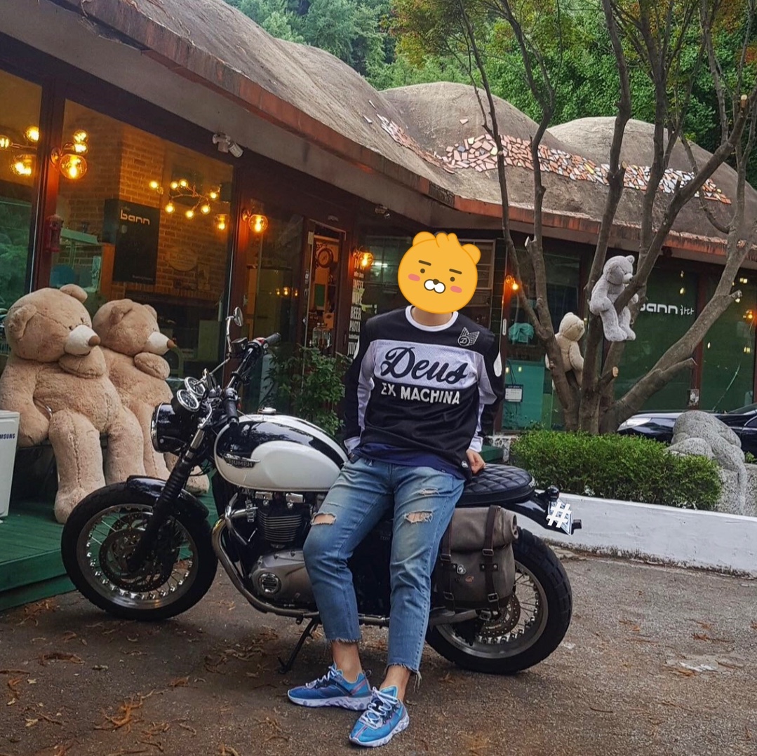 Deus Ex Machina Saber Moto Jersey Black 착용 스타일 - 1