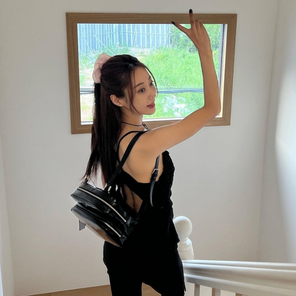 Nieeh Women Turtle Bag Black 착용 스타일 - 3