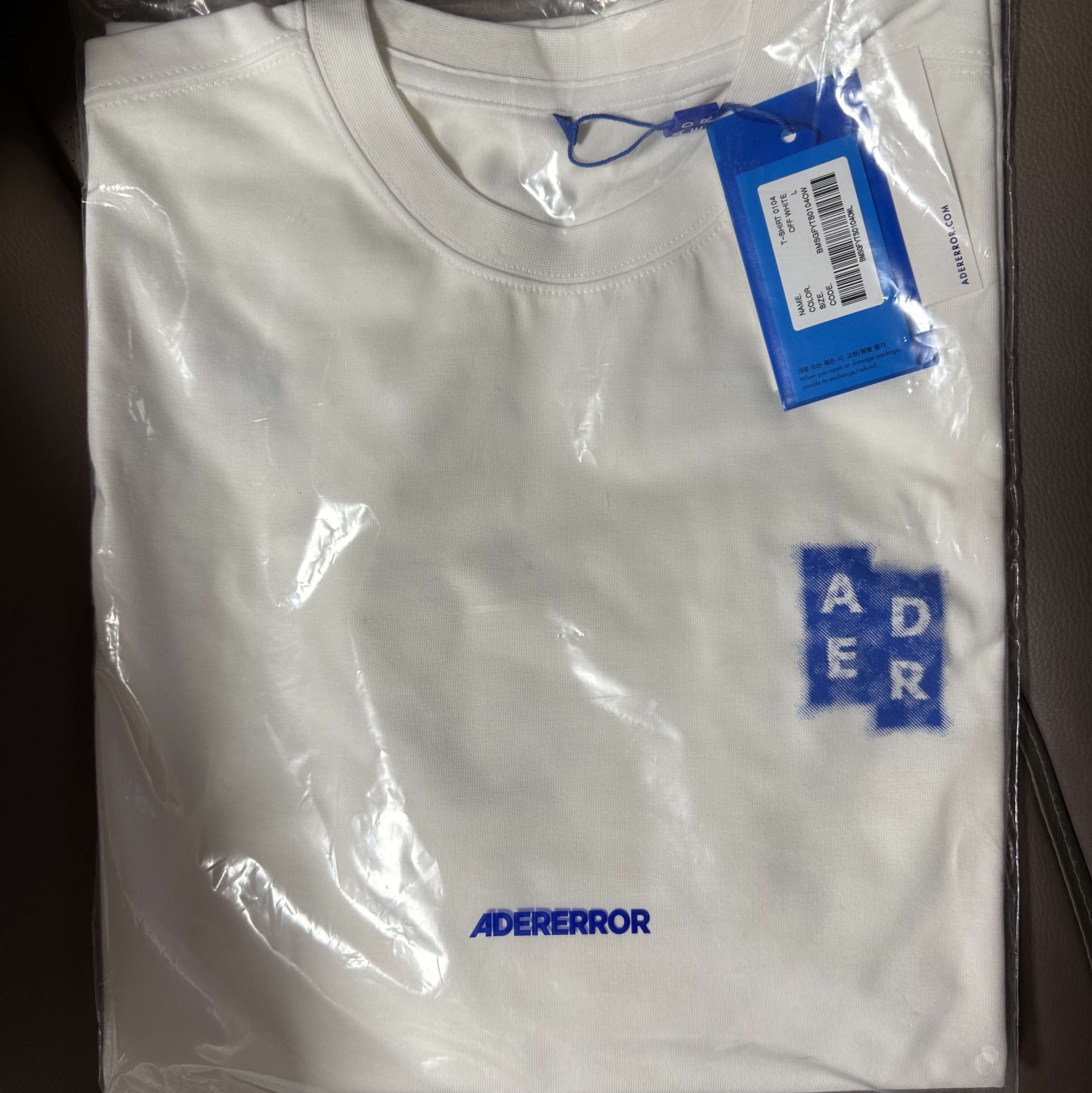Ader Error Sig; TRS/BL Tag T-Shirt 04 Off White 착용 스타일 - 1