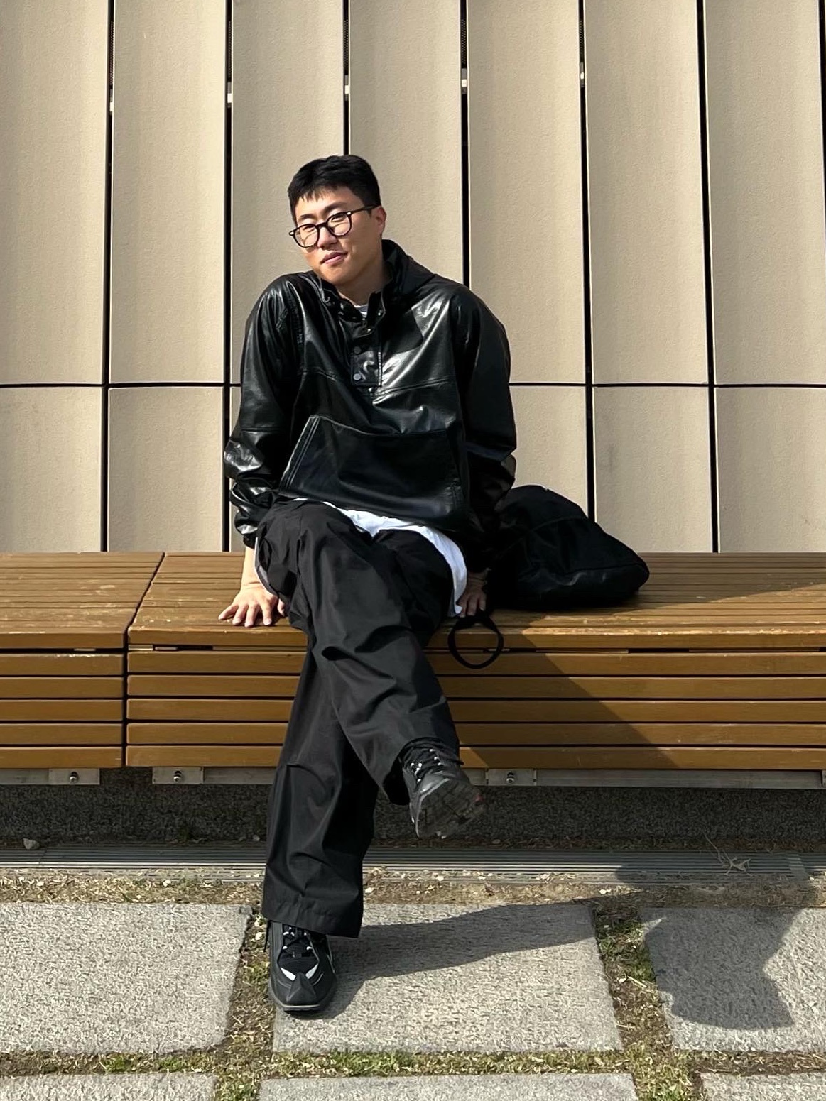 Nike x Martine Rose Shox MR4 Black 착용 스타일 - 2
