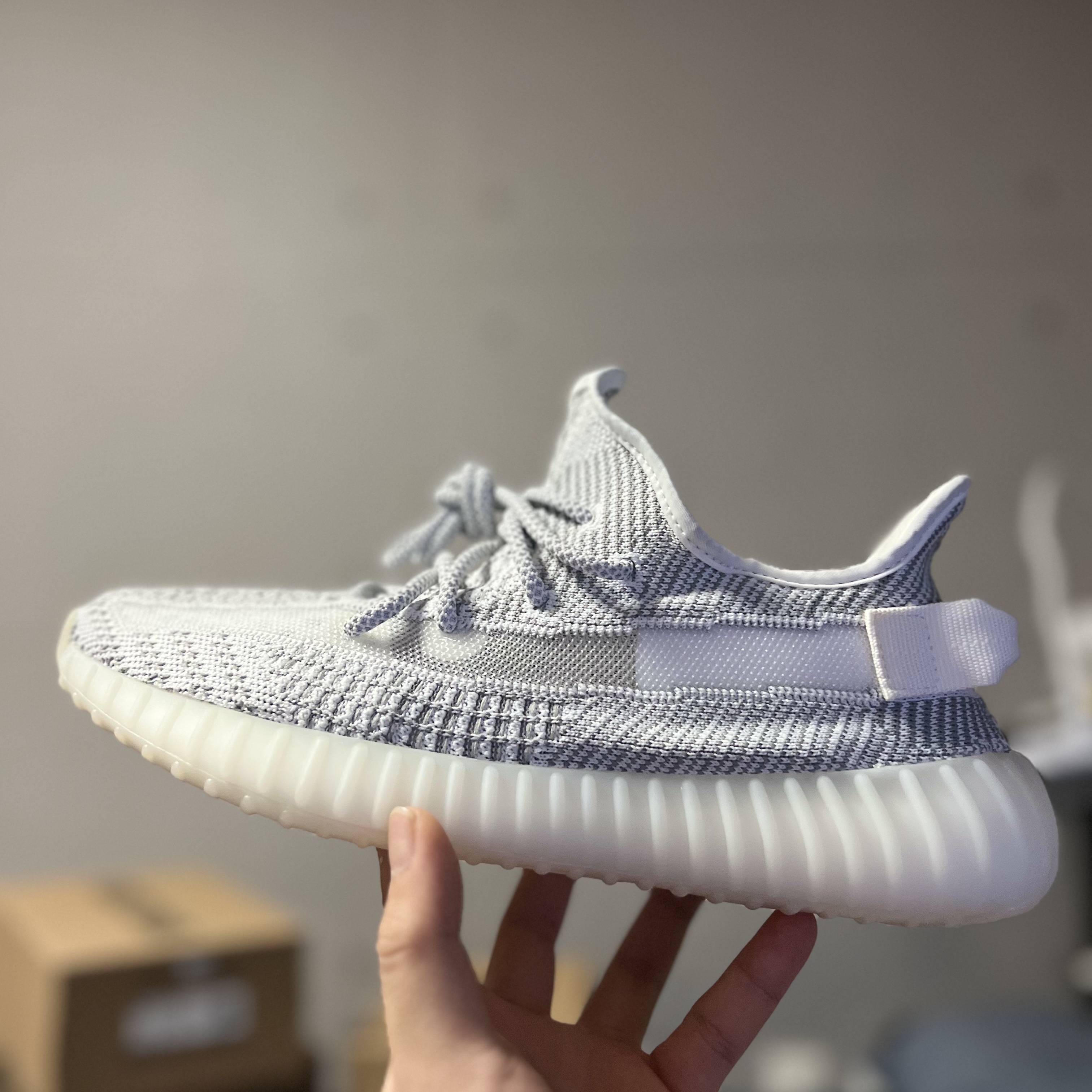 Adidas Yeezy Boost 350 V2 Static 2023 착용 스타일 - 3