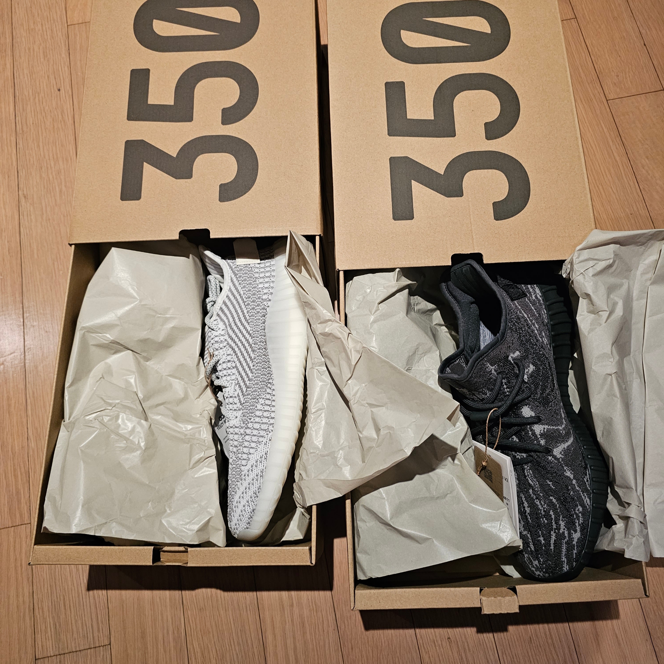 Adidas Yeezy Boost 350 V2 Static 2023, Adidas Yeezy Boost 350 V2 MX Dark Salt 착용 스타일 - 2