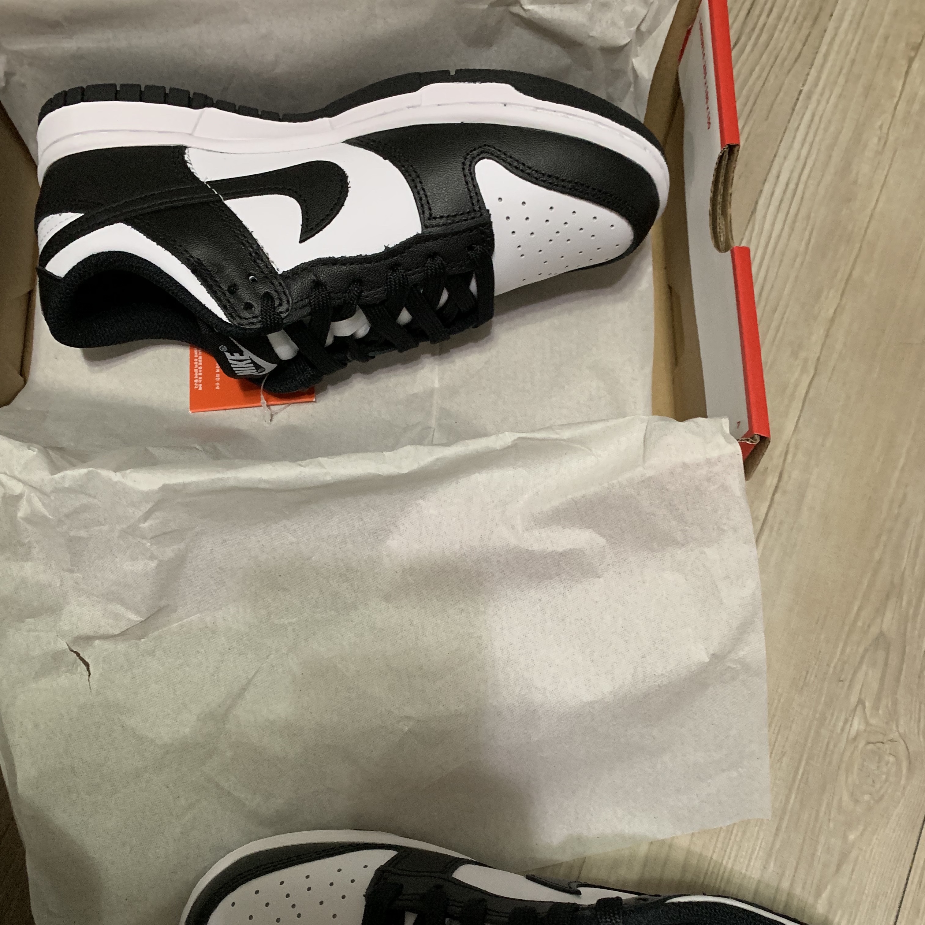 (GS) Nike Dunk Low Black 착용 스타일
