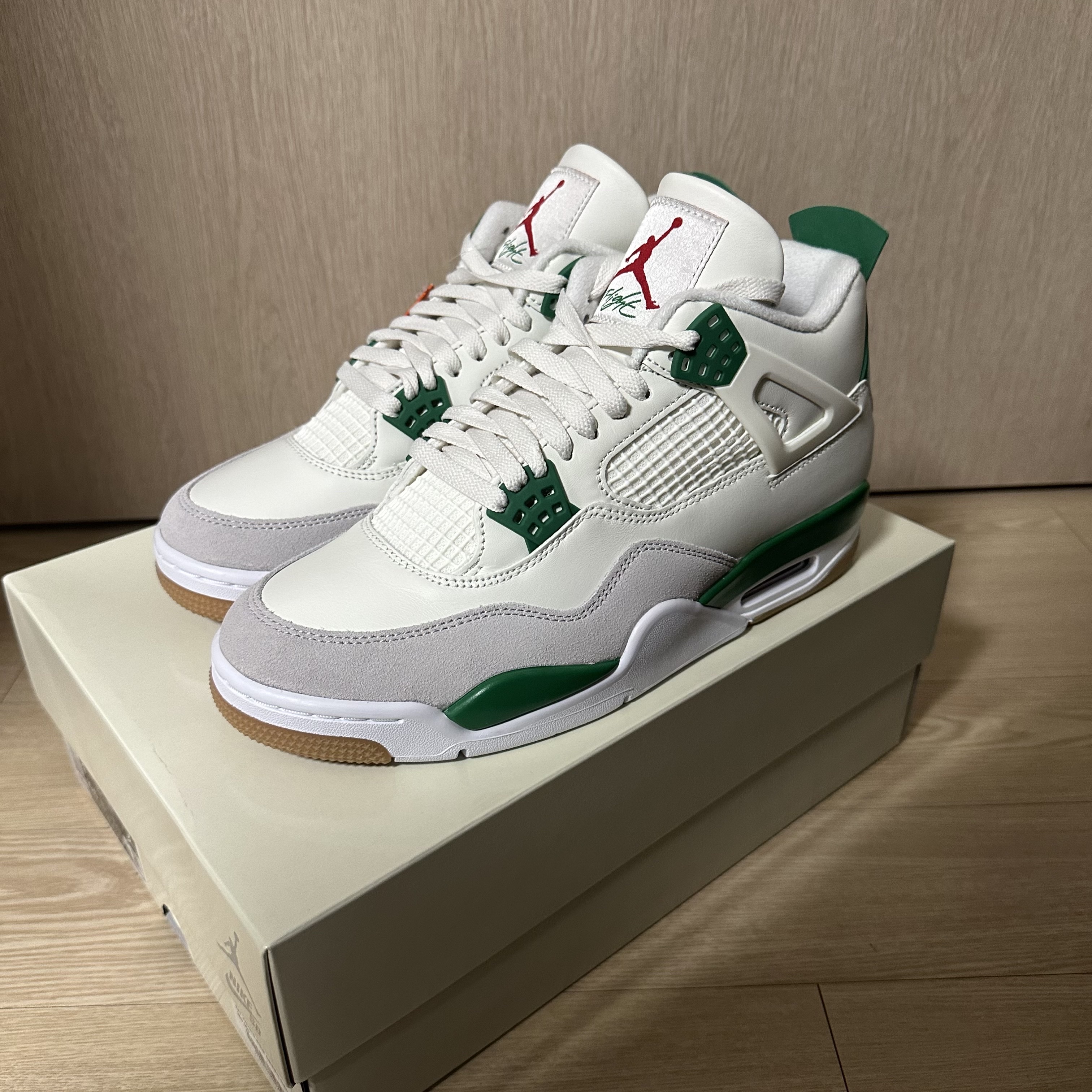 Jordan 4 x Nike SB Retro SP Pine Green 착용 스타일