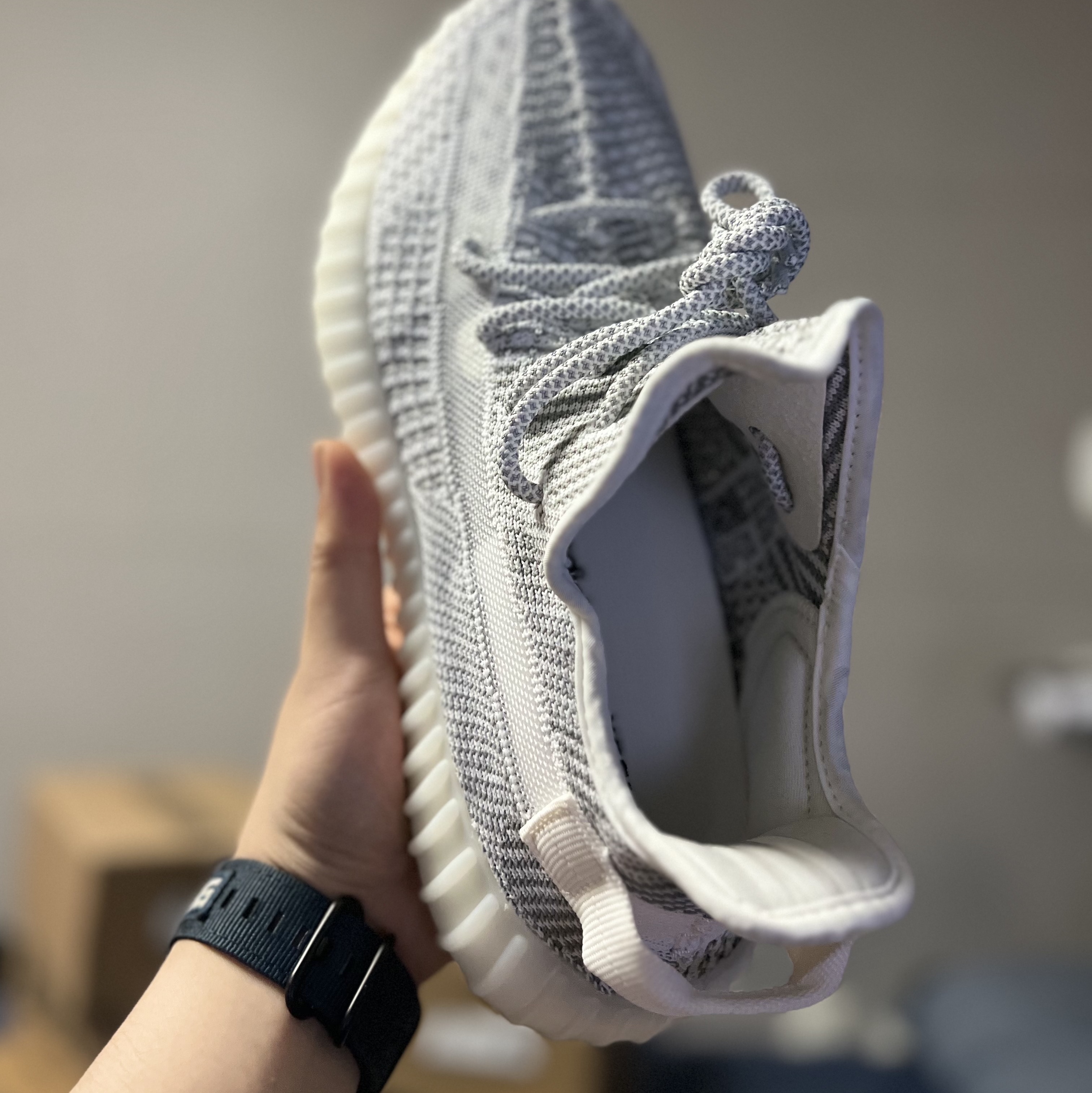 Adidas Yeezy Boost 350 V2 Static 2023 착용 스타일 - 4