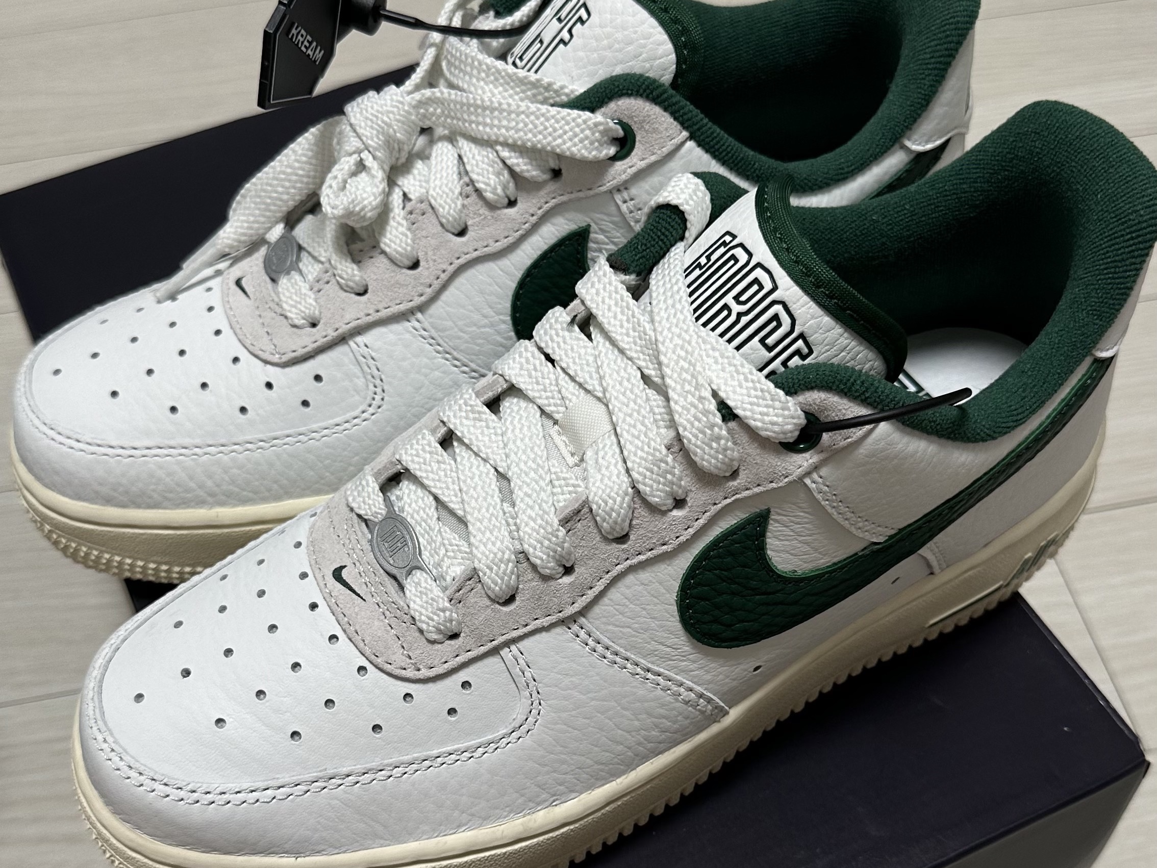 (W) Nike Air Force 1 '07 LX Summit White Gorge Green 착용 스타일 - 3
