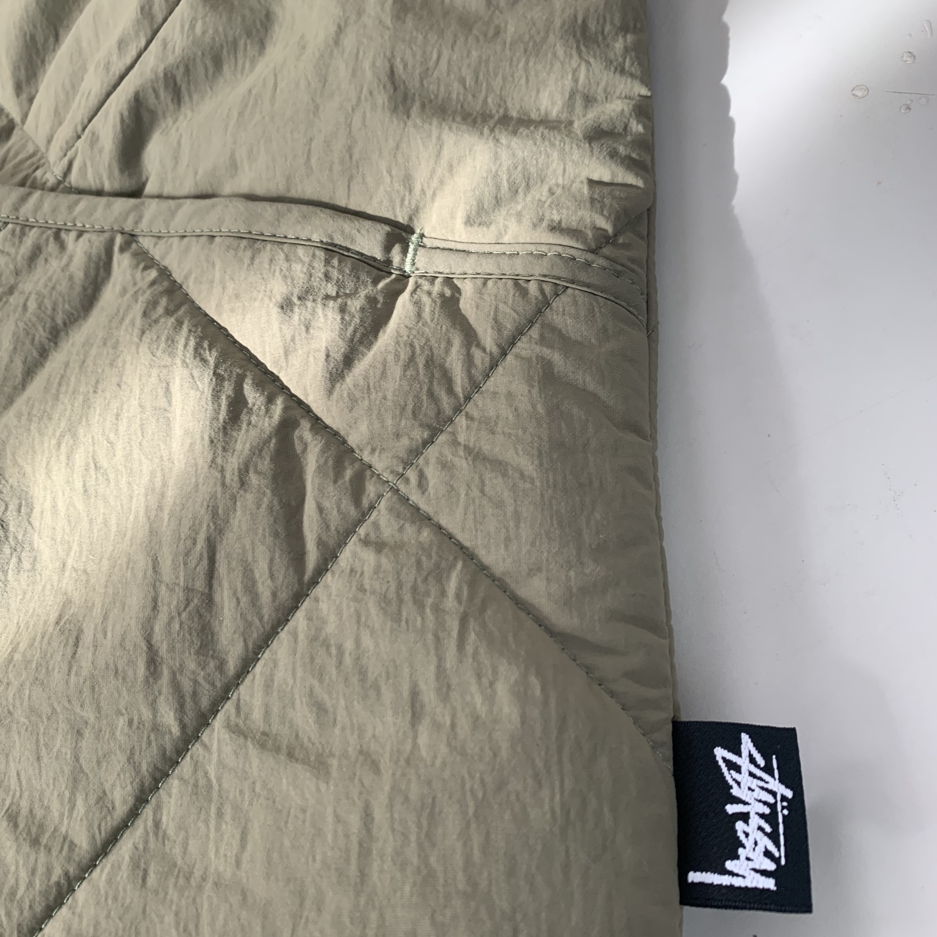 Stussy 8 Ball Quilted Liner Jacket Olive 착용 스타일 - 3