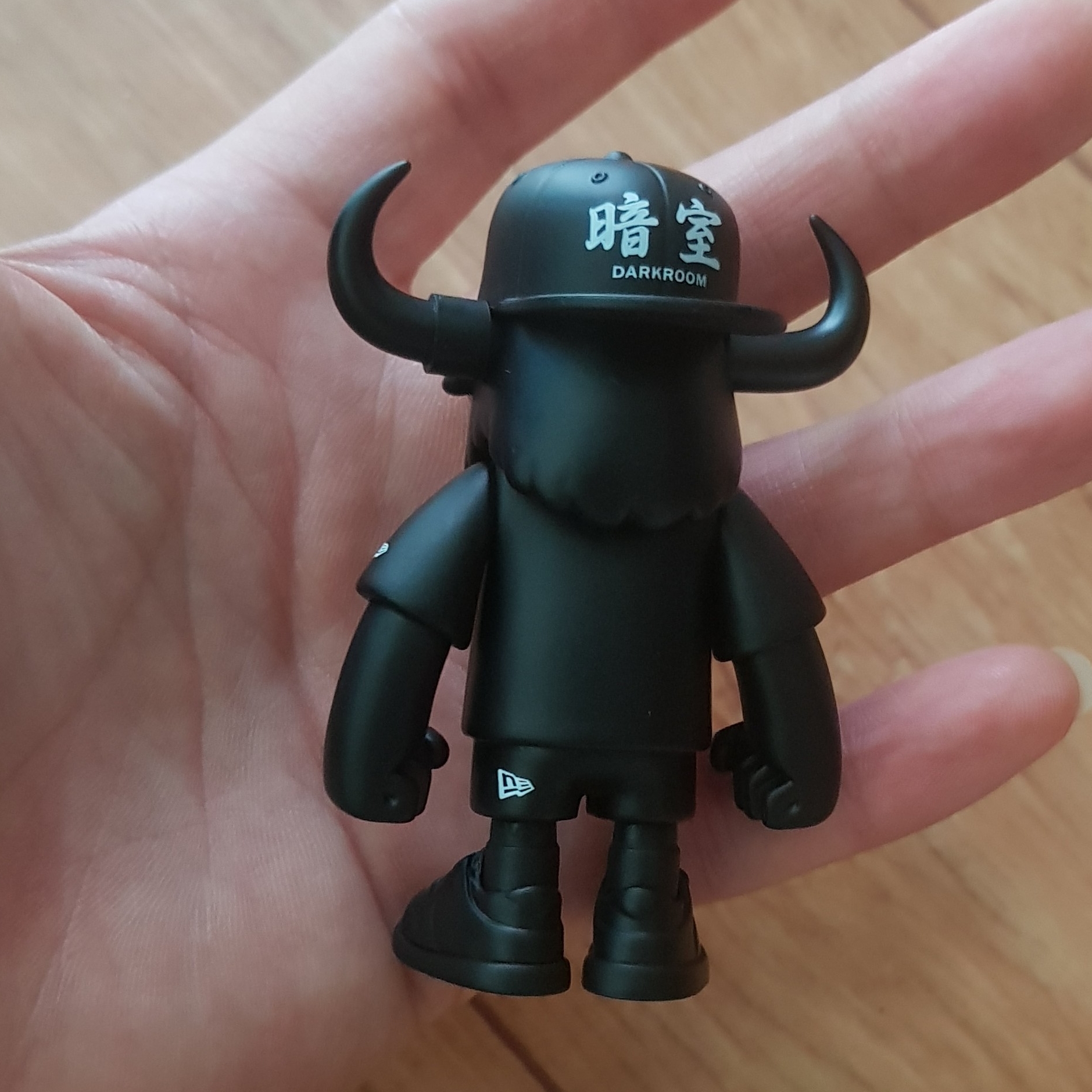 Darkr8m Studio x New Era FFALO Figure Black 착용 스타일 - 2