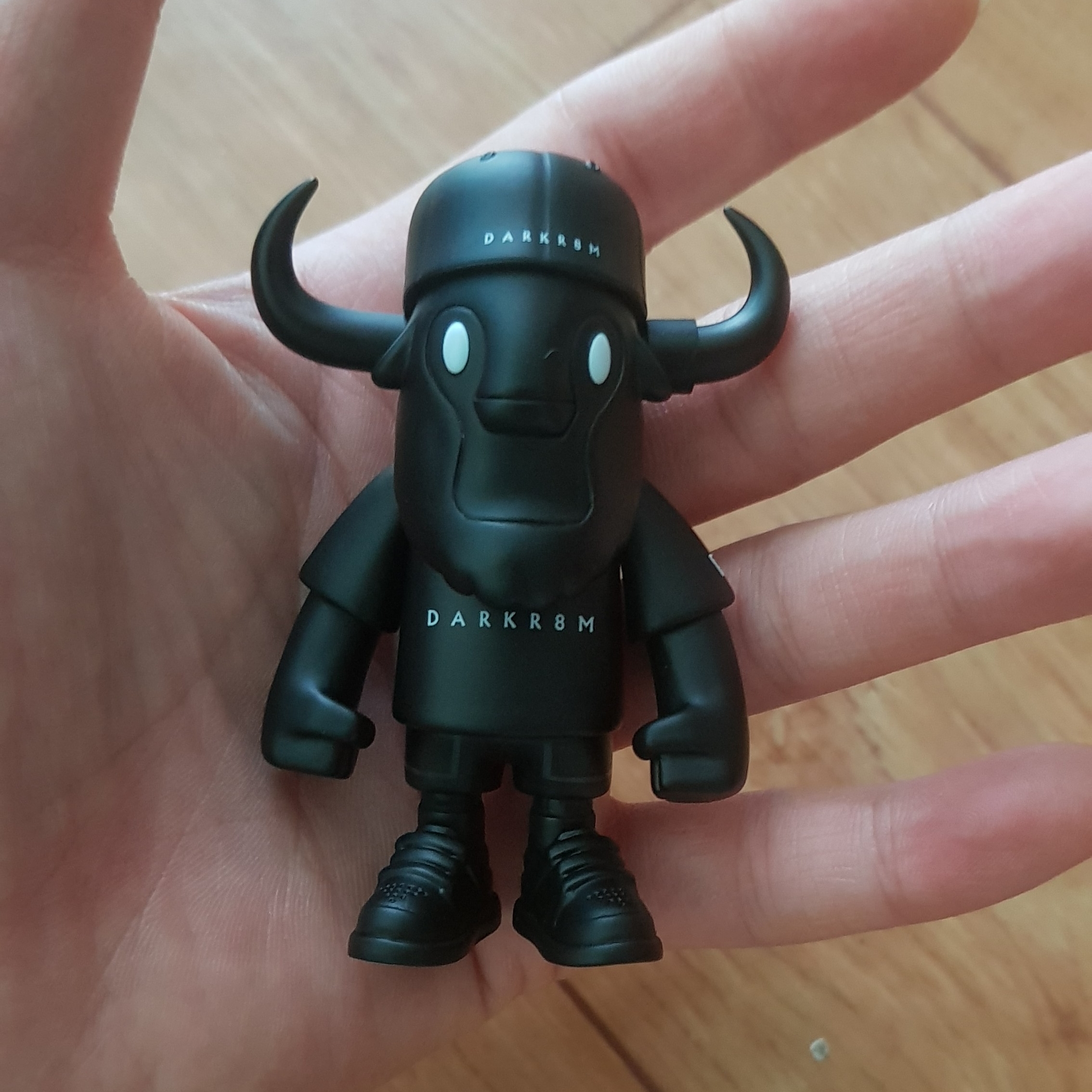 Darkr8m Studio x New Era FFALO Figure Black 착용 스타일 - 1