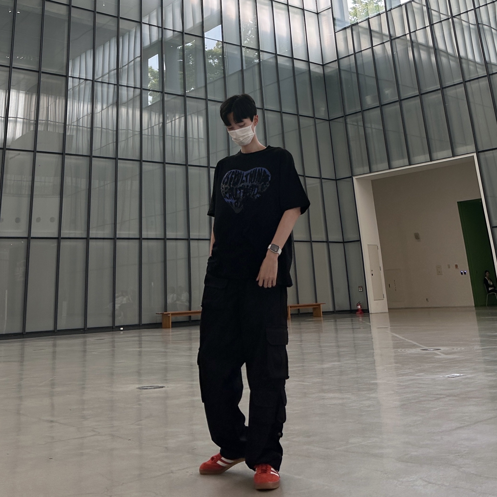 (W) Adidas Gazelle Indoor Bold Orange Cloud White, Apple Watch Series 8 41mm GPS Silver Aluminium Case with Sport Band White (Korean Ver.) 착용 스타일 - 2