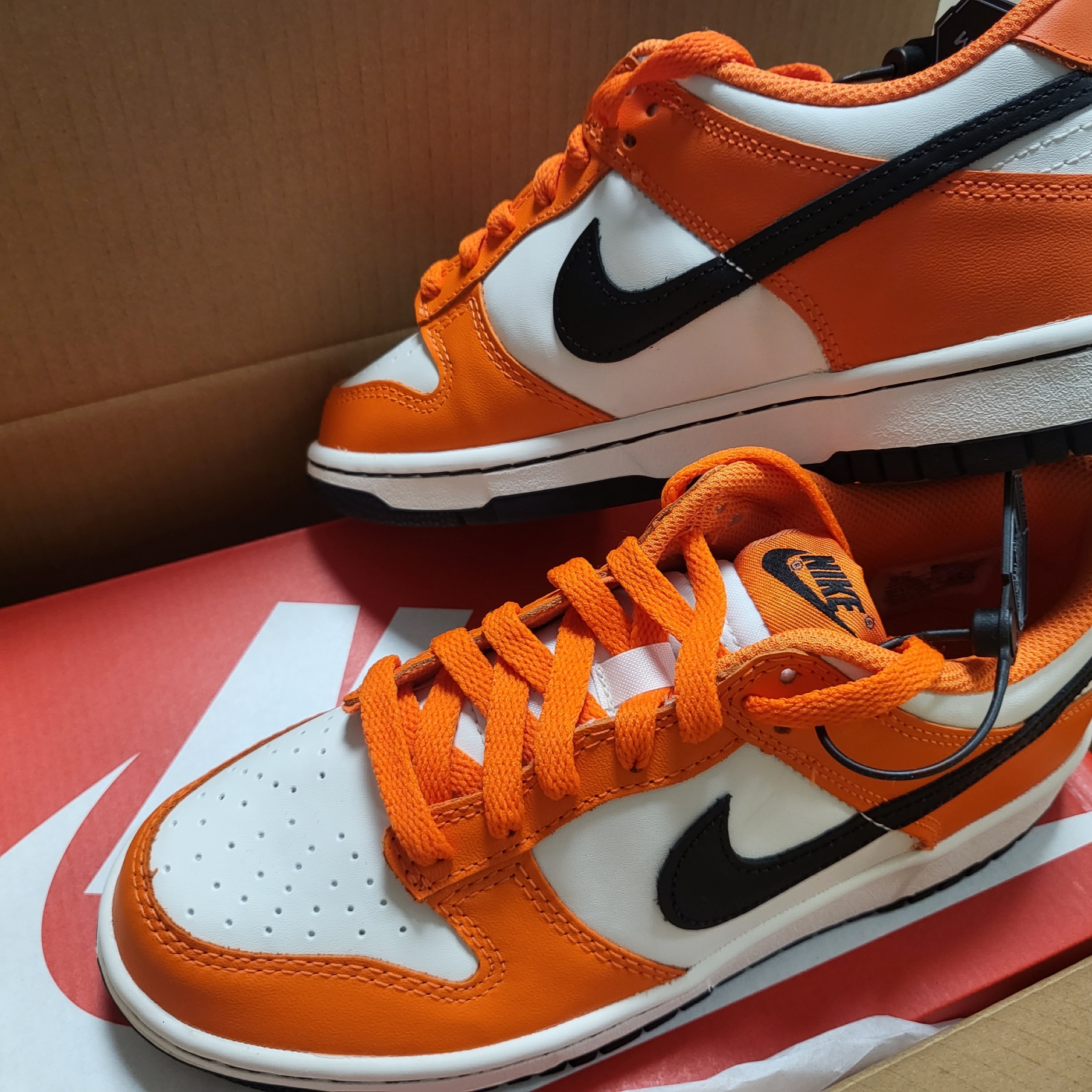 (GS) Nike Dunk Low Safety Orange 착용 스타일