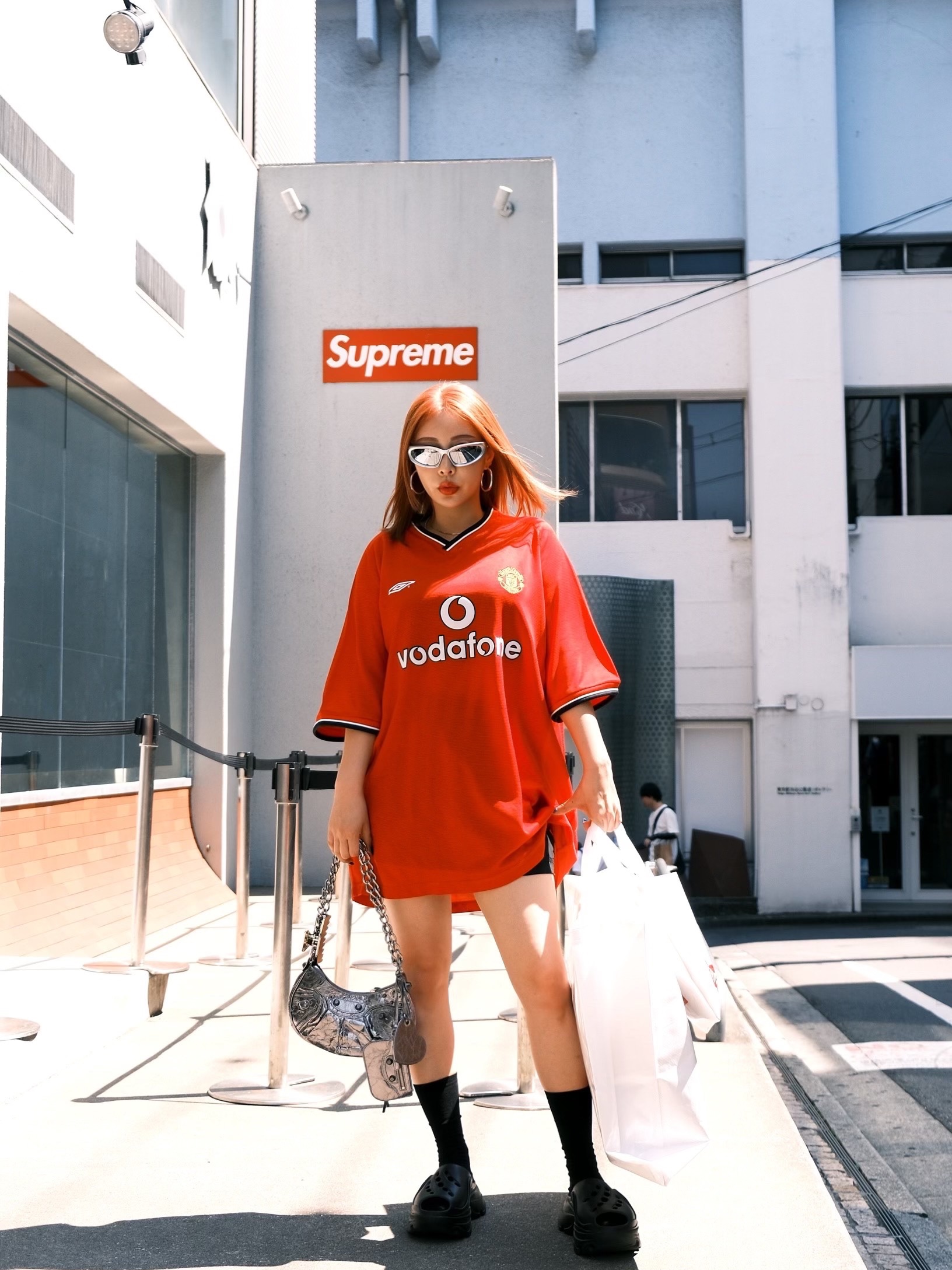 Supreme x Umbro Soccer Jersey White - 22SS, Balenciaga Swift Oval Sunglasses Silver 착용 스타일 - 2