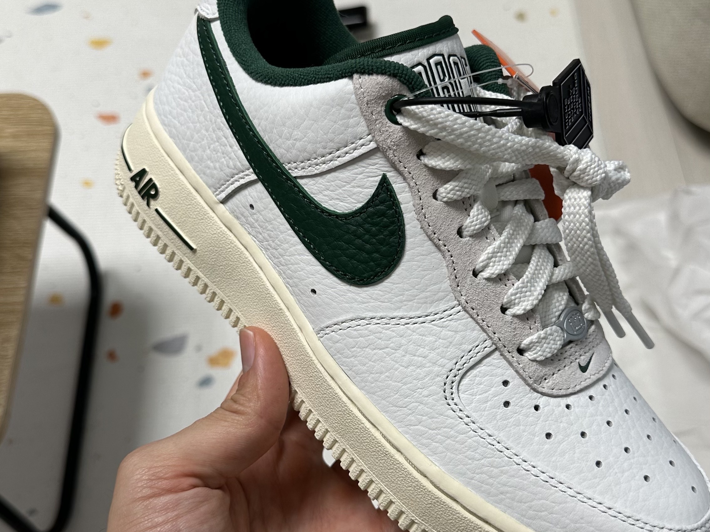(W) Nike Air Force 1 '07 LX Summit White Gorge Green 착용 스타일 - 2