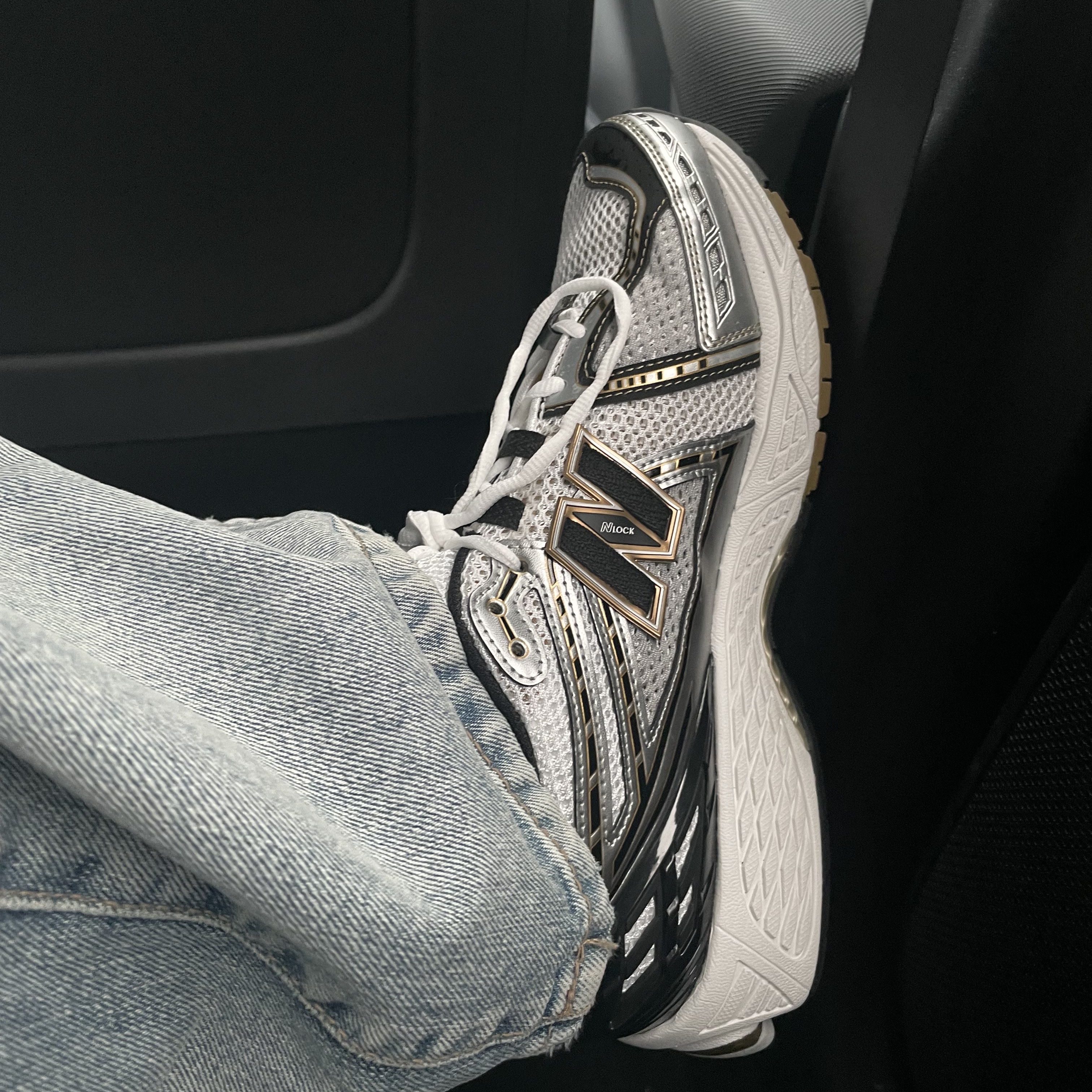 New Balance 1906R White Gold 착용 스타일 - 1