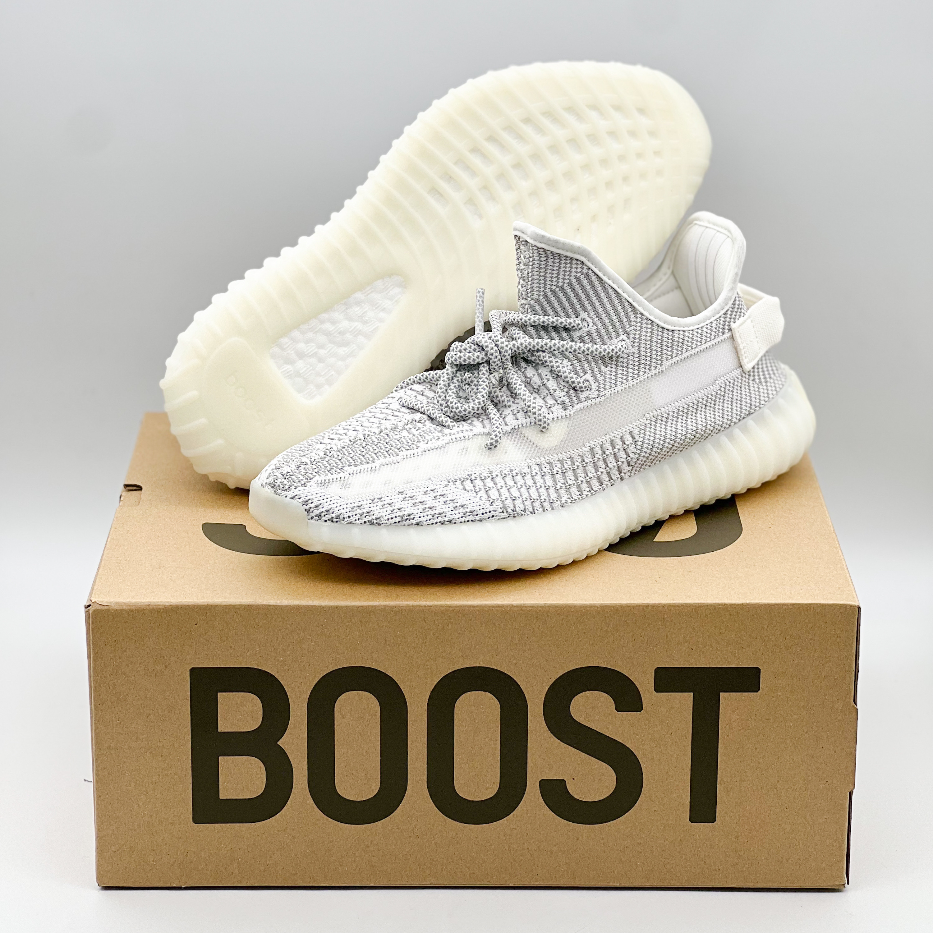 Adidas Yeezy Boost 350 V2 Static 2023 착용 스타일 - 1