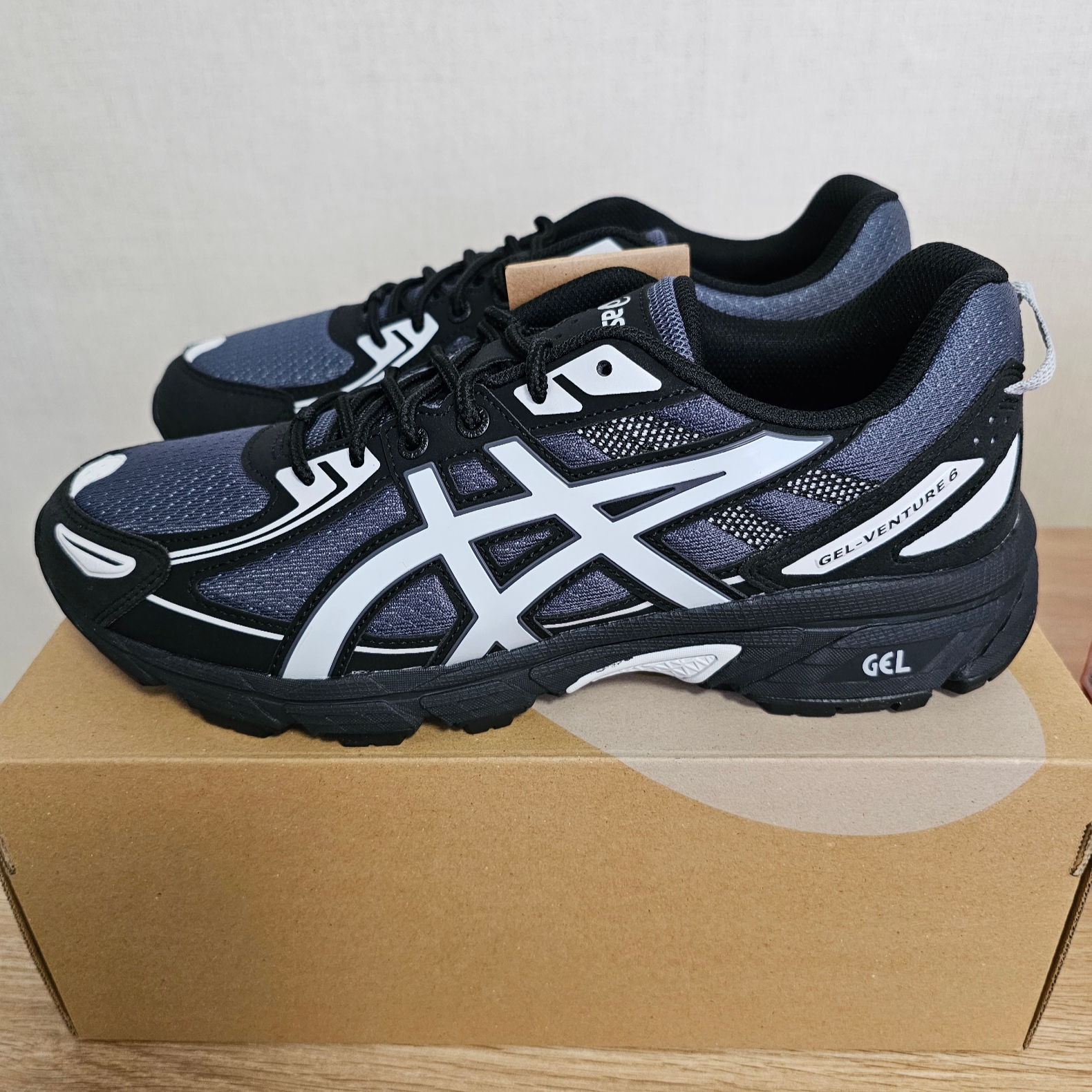 Asics Gel-Venture 6 Carrier Grey 착용 스타일 - 1