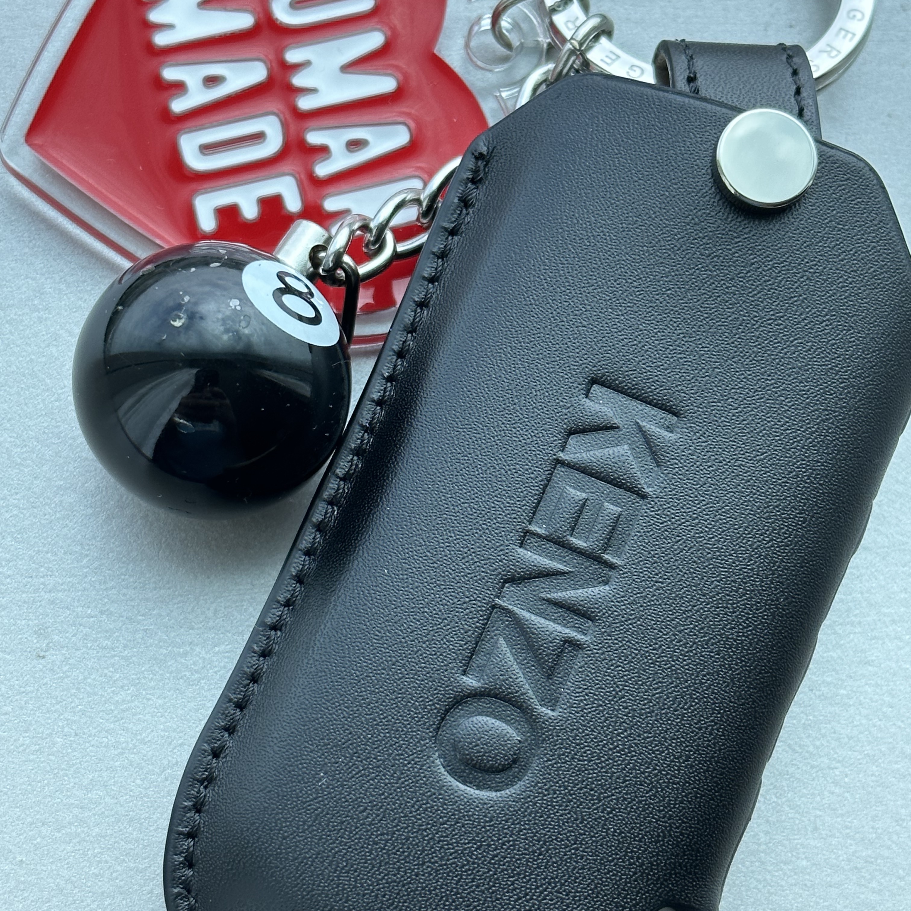 Human Made Heart Keyring Red, Stussy 8 Ball Keychain Black 착용 스타일