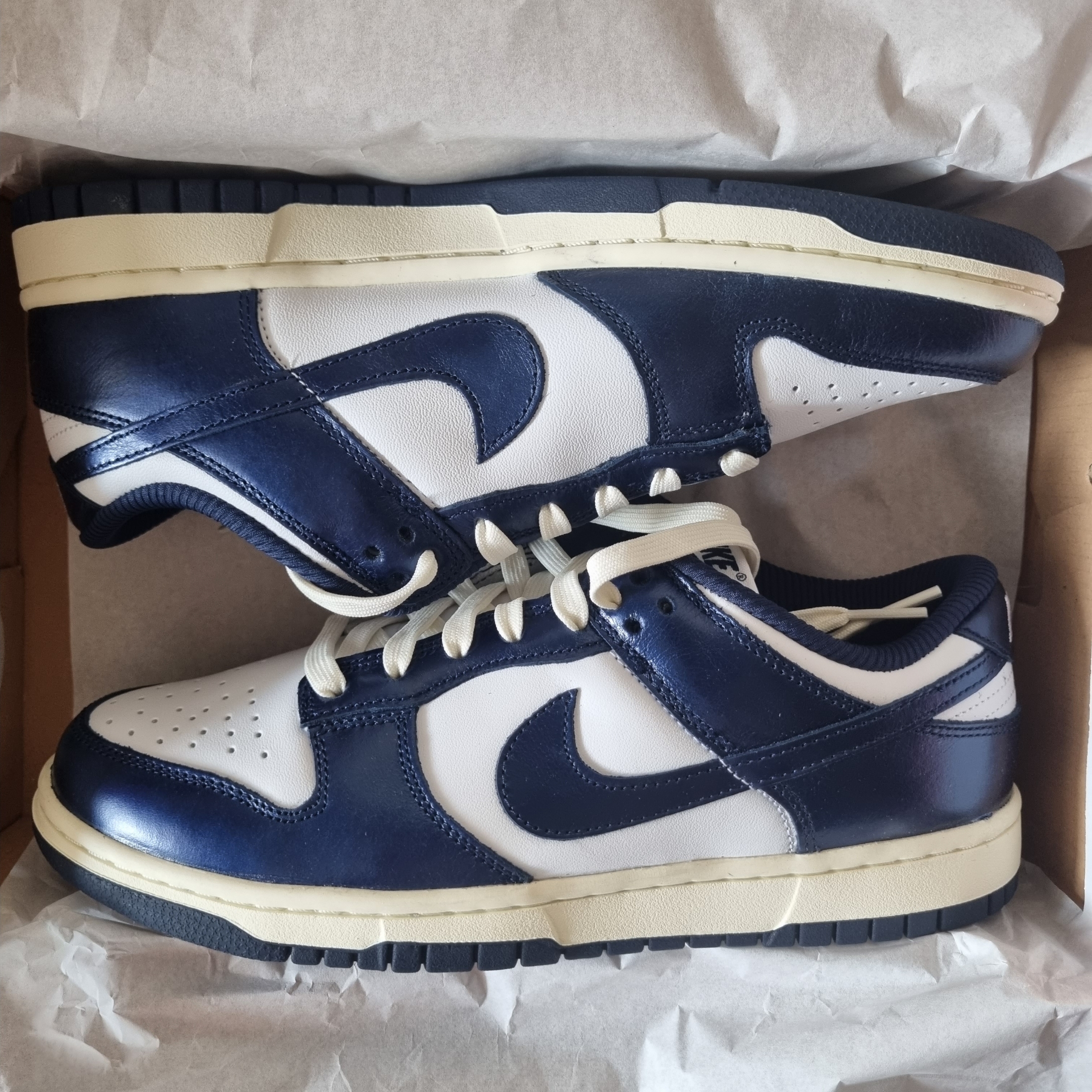 (W) Nike Dunk Low PRM Midnight Navy and White 착용 스타일