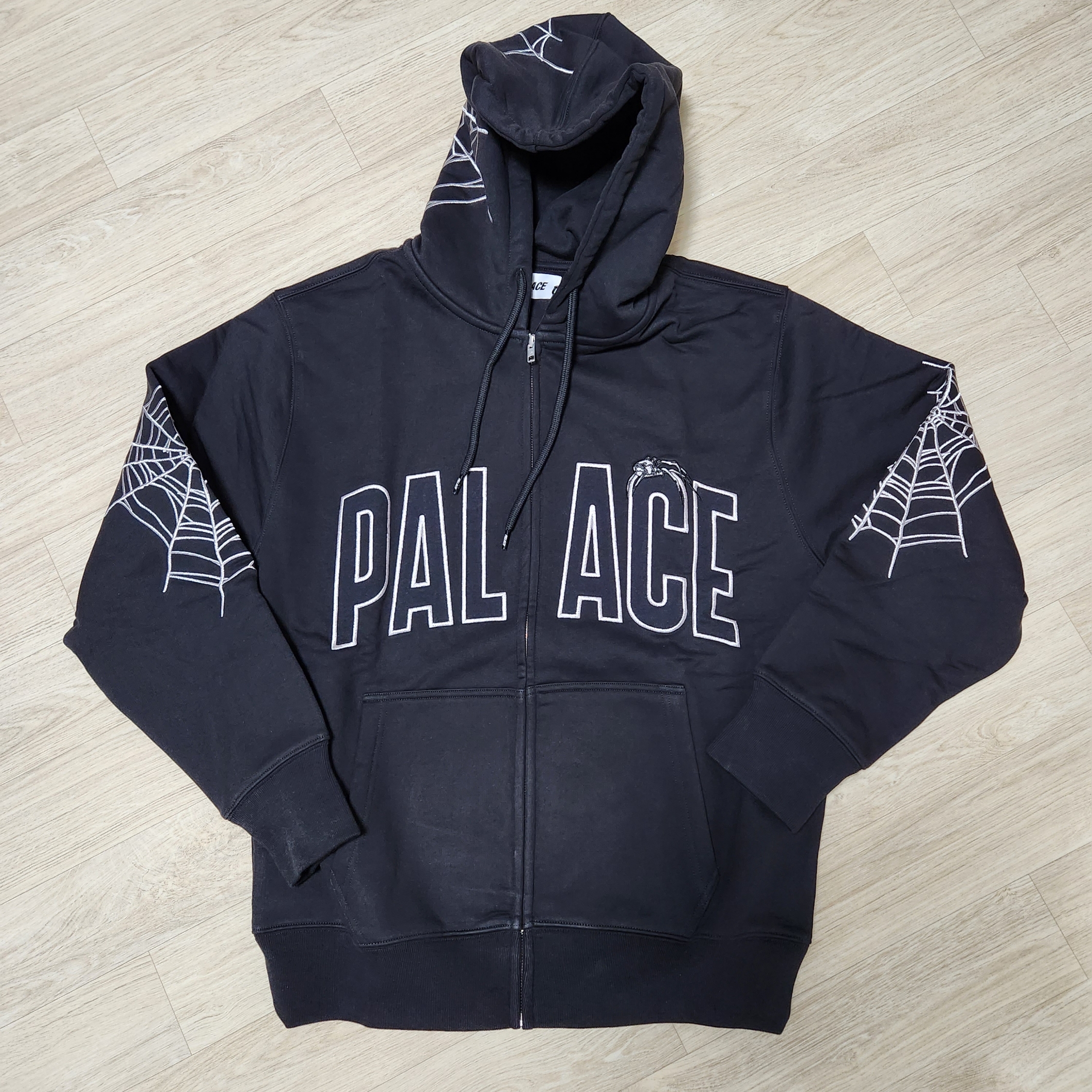 Palace Spider Zip Hood Shock Black - 23FW 착용 스타일 - 1