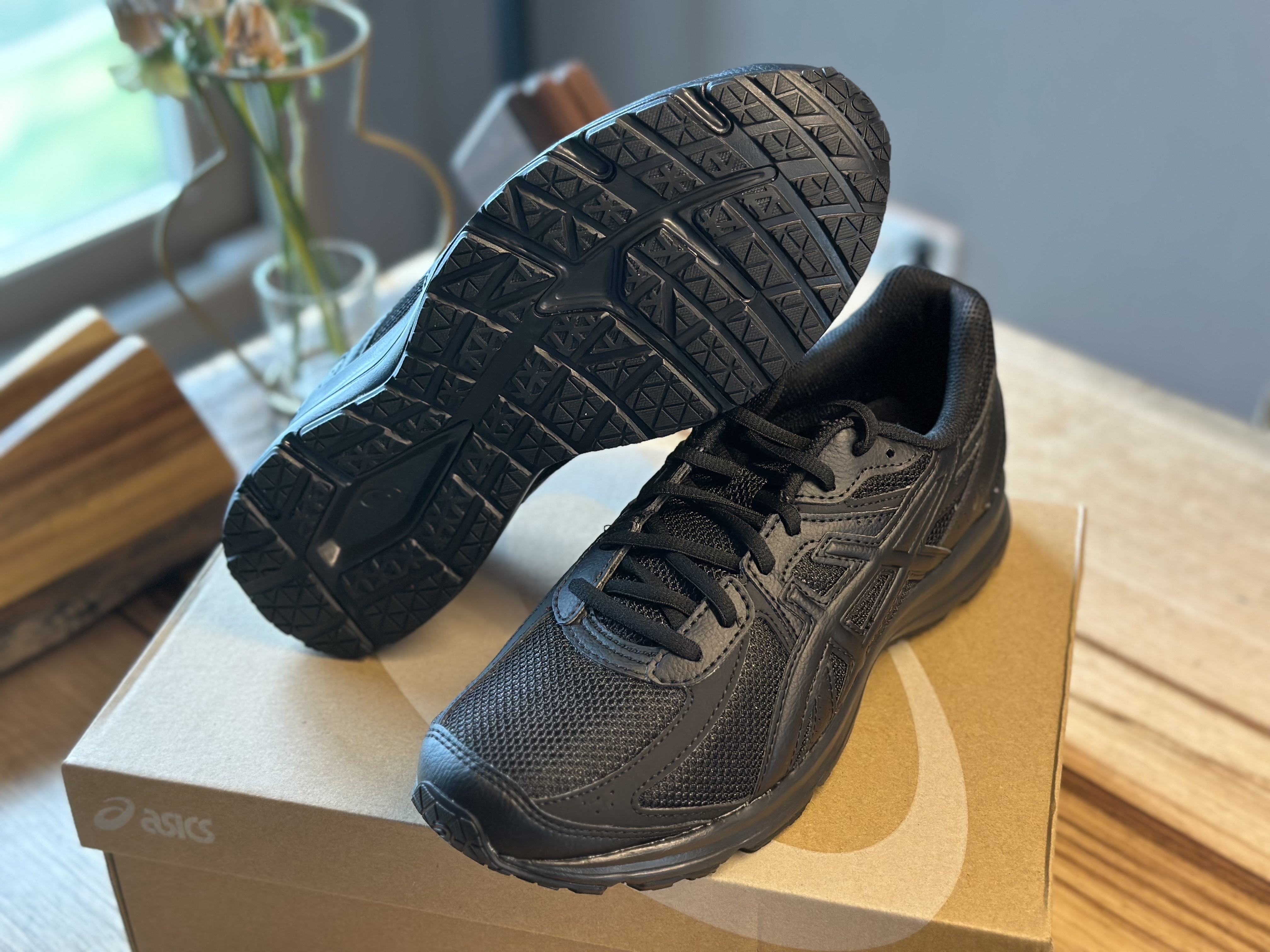 Asics Jog 100 S Black - 2E Wide 착용 스타일 - 3
