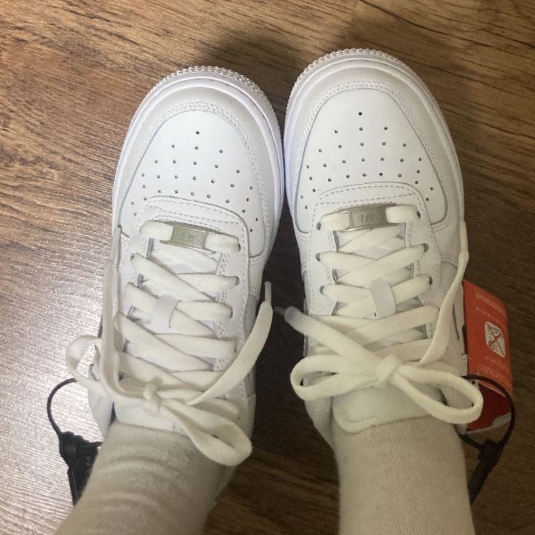 (GS) Nike Air Force 1 LE White 착용 스타일