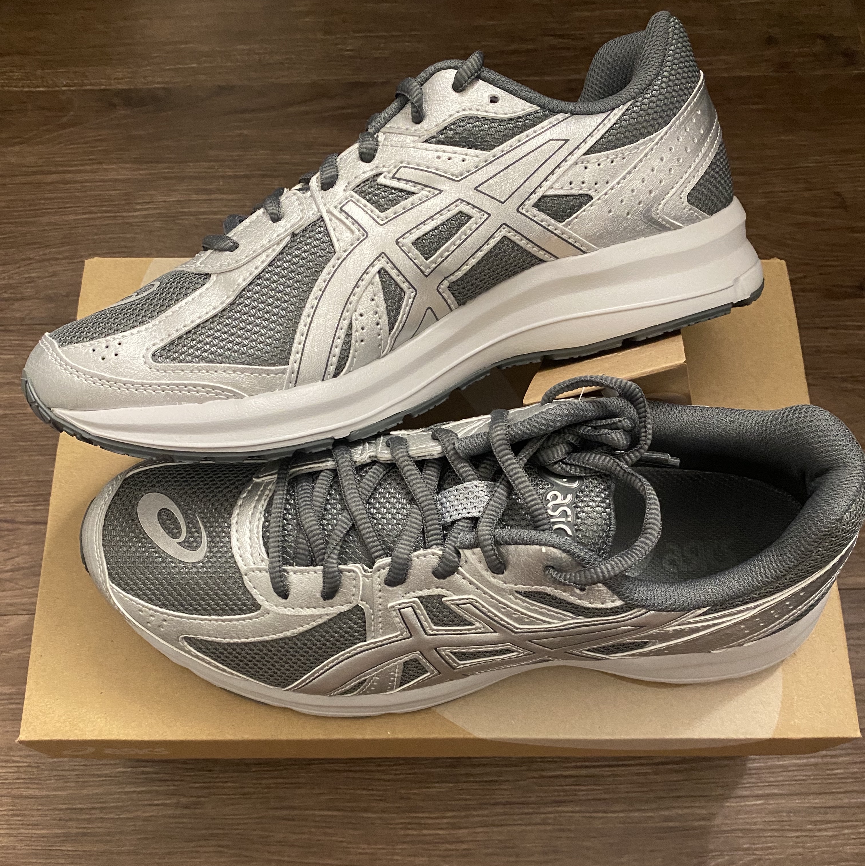 Asics Jog 100 S SMU Sheet Rock Pure Silver - 2E Wide 착용 스타일