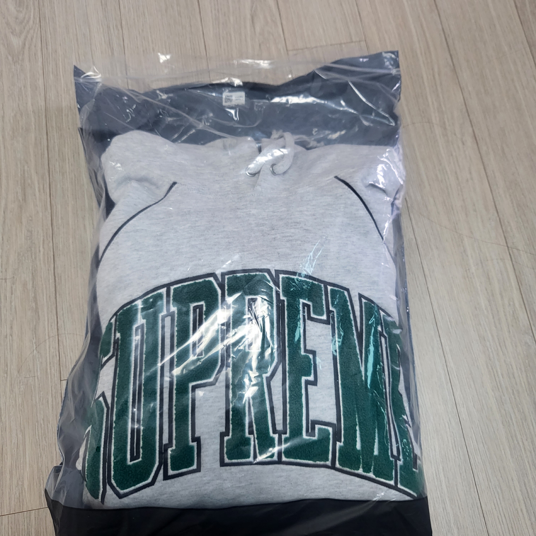 Supreme Boxy Piping Arc Hooded Sweatshirt Ash Grey - 23SS 착용 스타일