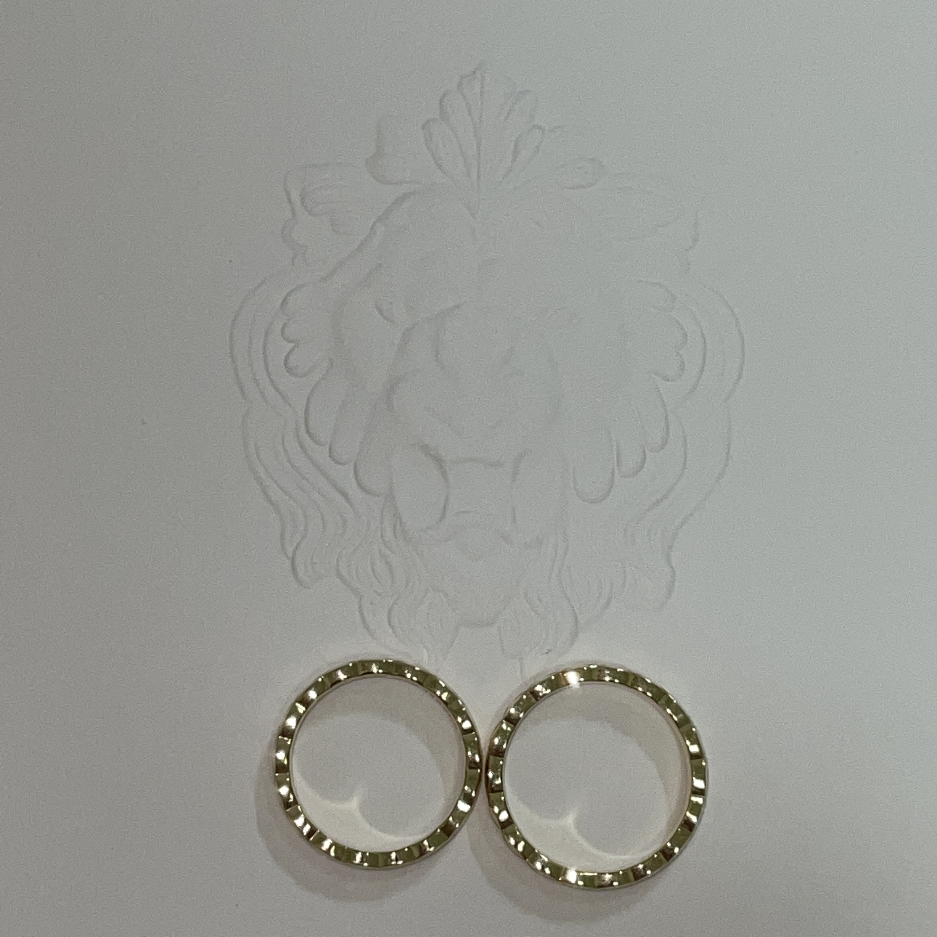 Chanel Coco Crush Ring Quilted Motif Mini & 18K Yellow Gold 착용 스타일