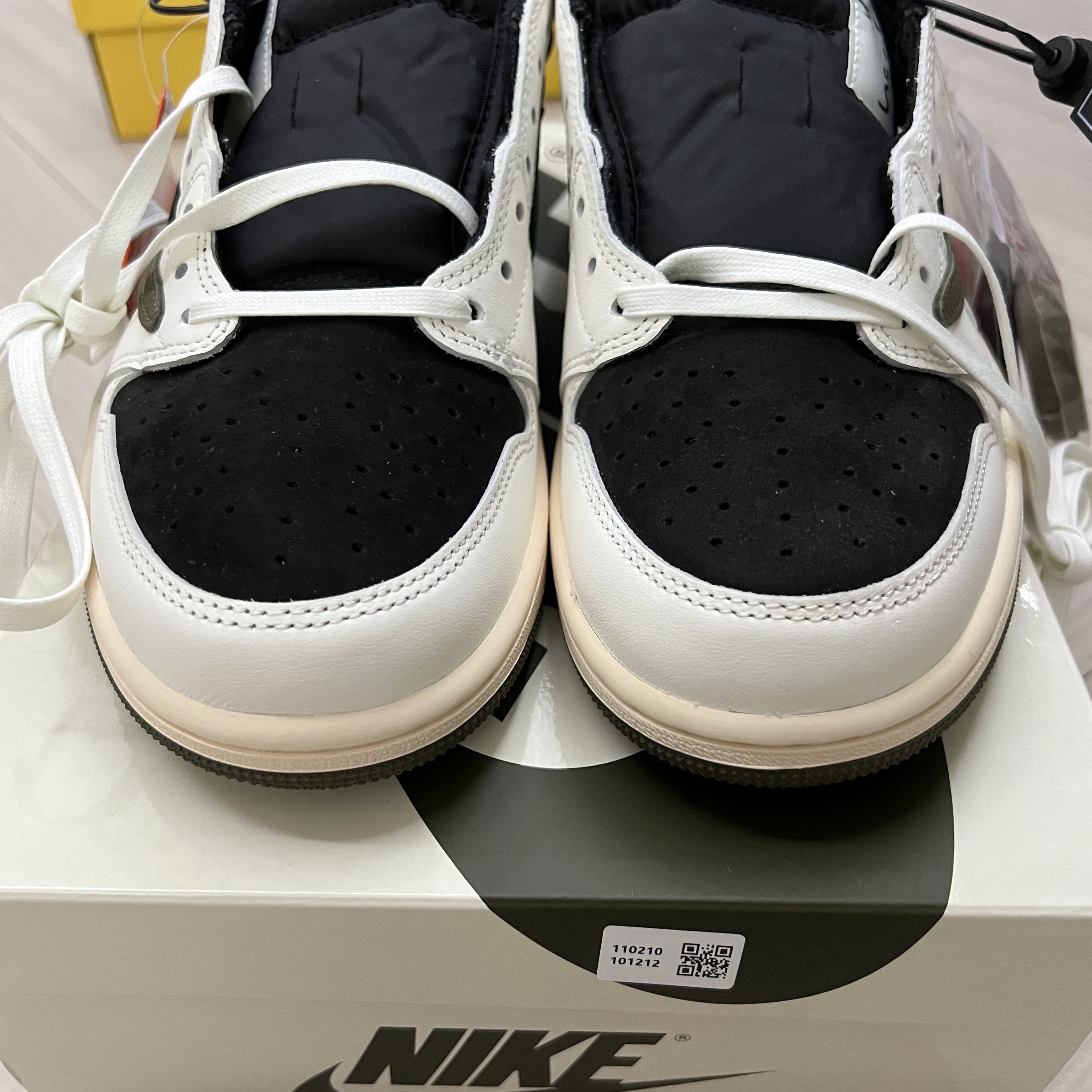 (W) Jordan 1 x Travis Scott Retro Low OG SP Medium Olive 착용 스타일 - 5
