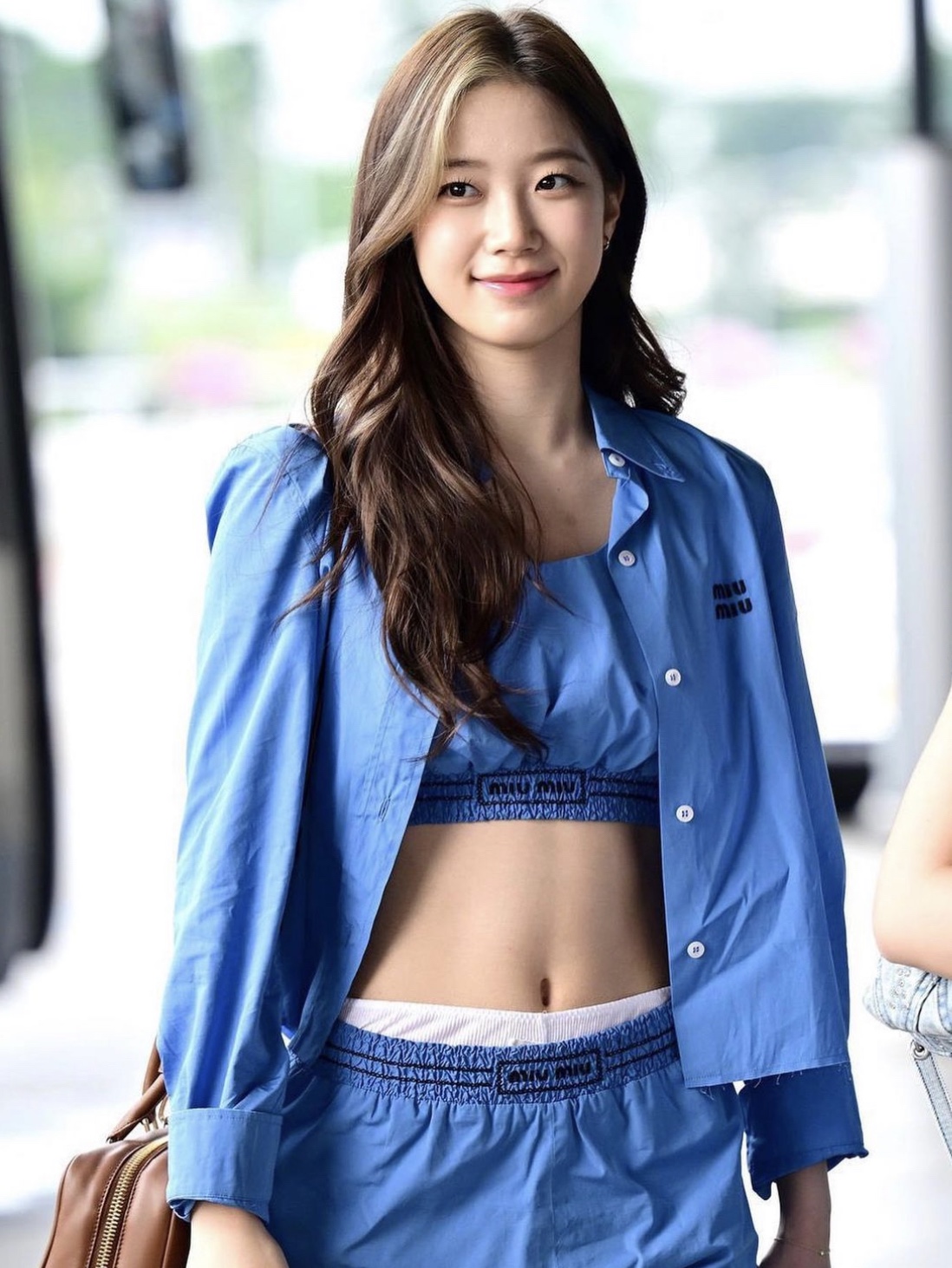 (W) Miu Miu Embroidered Poplin Top Periwinkle Blue, (W) Miu Miu Embroidered Poplin Shorts Periwinkle Blue 착용 스타일