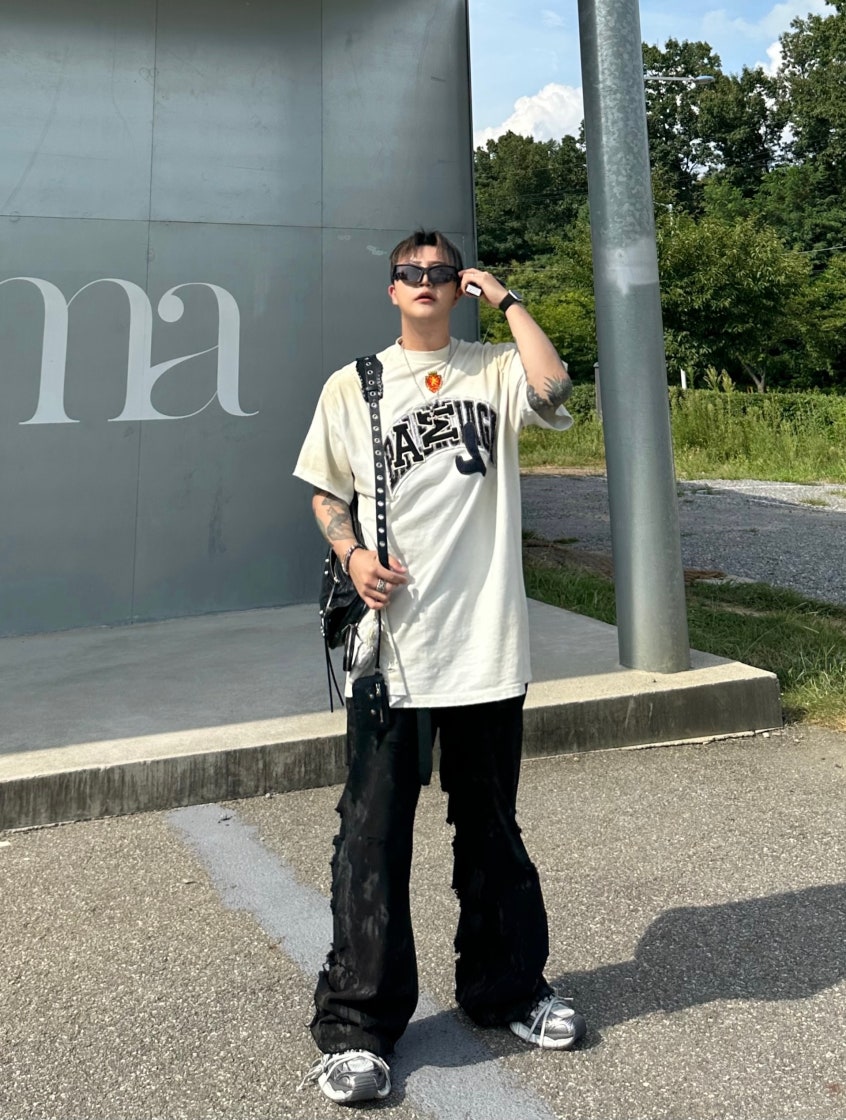 送料込+BALENCIAGA+SKATER T シャツ オーバーサイズ 발렌시아가 스케이터 티셔츠 오버사이즈 화이트 | Balenciaga