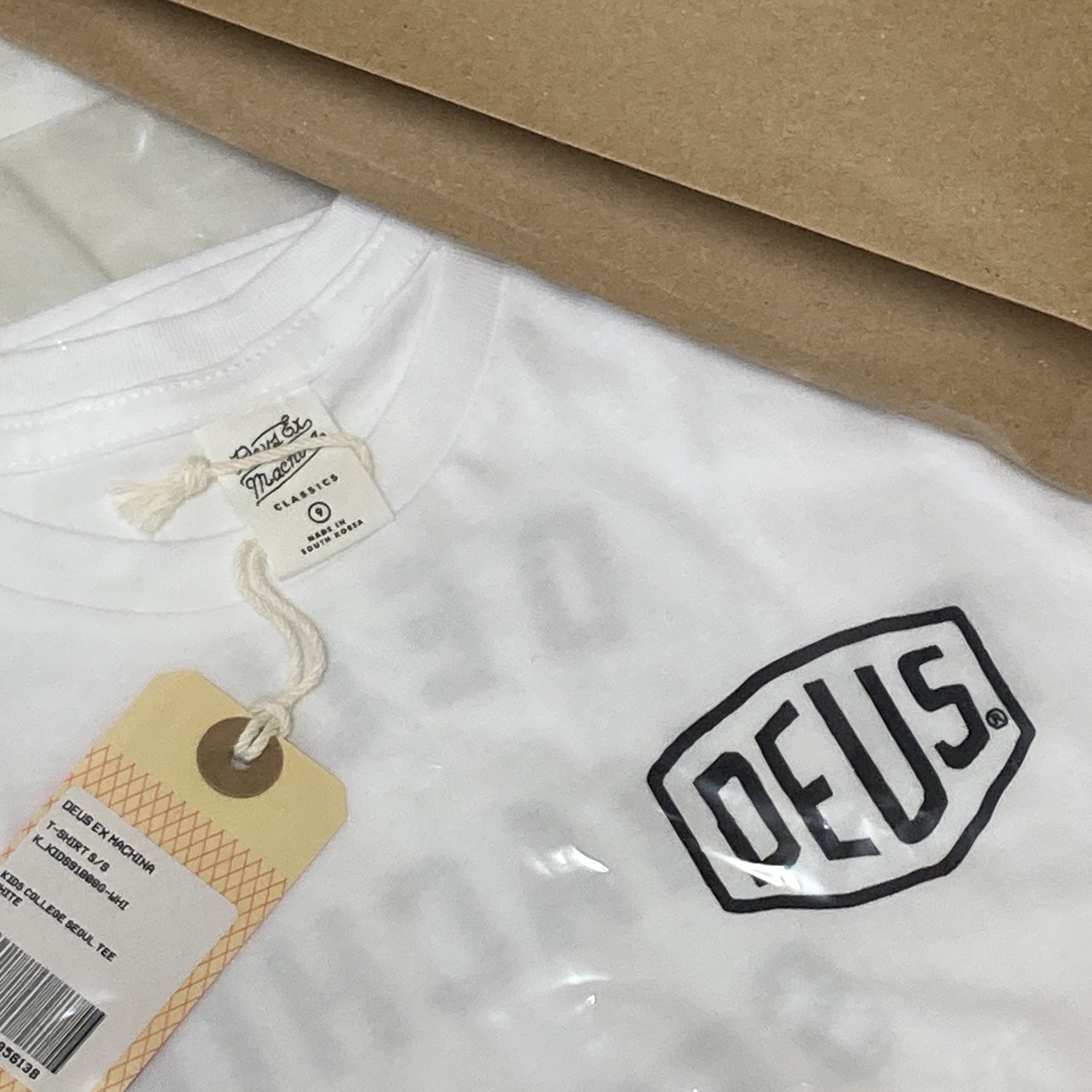 (Kids) Deus Ex Machina College Seoul T-Shirt White 착용 스타일 - 1
