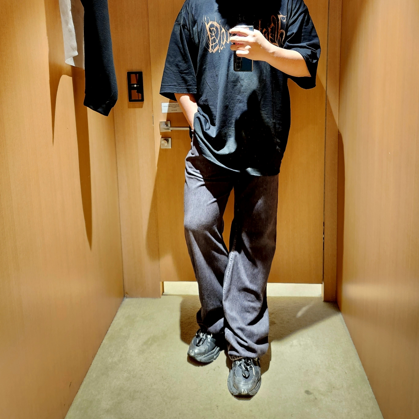 Balenciaga Heavy Metal T-Shirt Large Fit Black Faded 착용 스타일