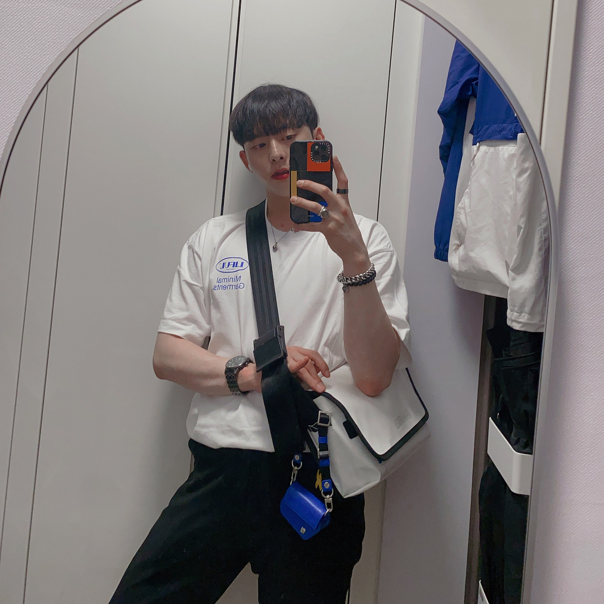 Ader Error Prato AirPods Pouch Z-Blue, Ader Error Small Trace Esty Messanger Bag White 착용 스타일