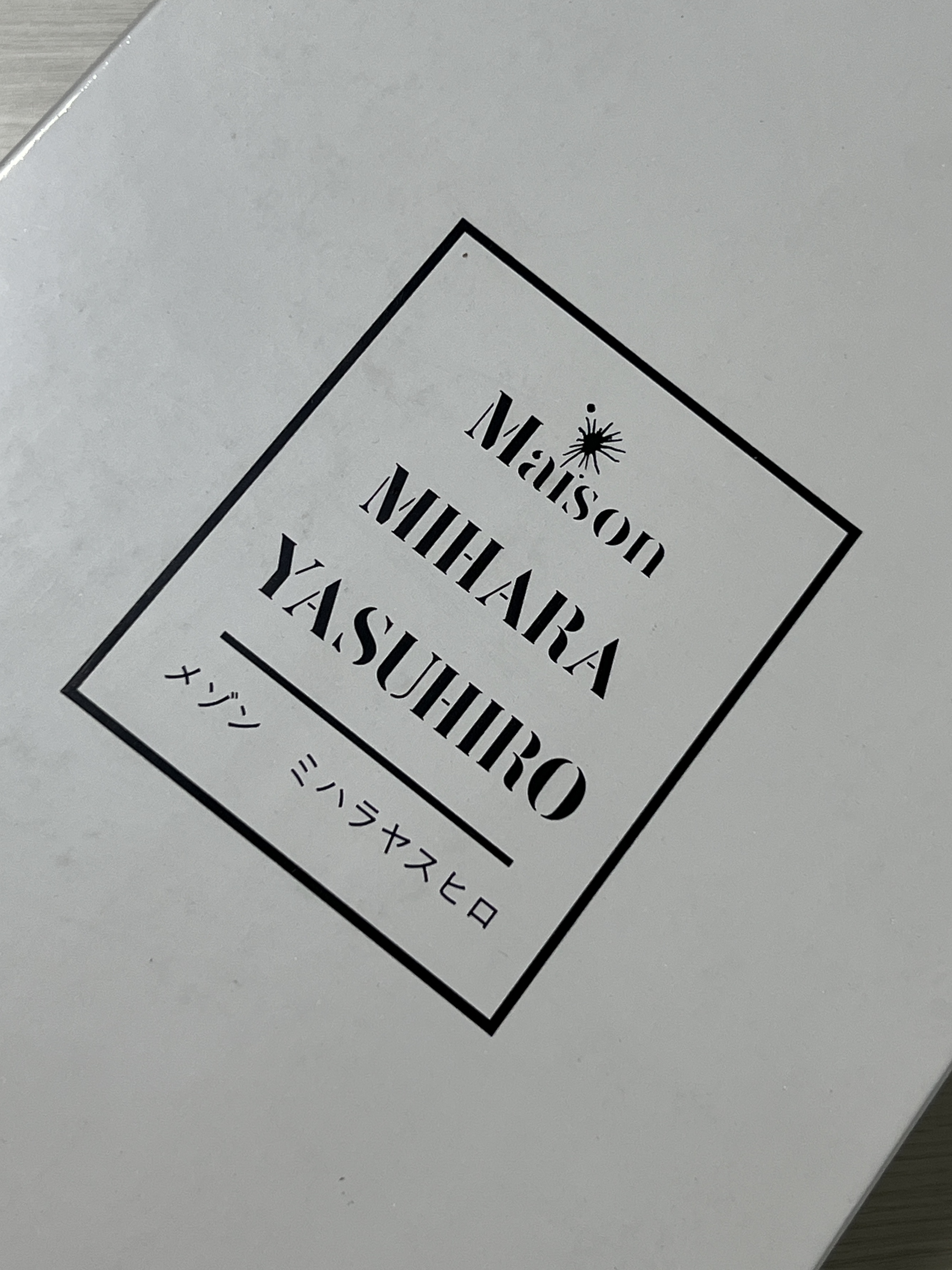 Maison Mihara Yasuhiro Blakey OG Sole Distressed Canvas Low-top Sneakers Black 착용 스타일 - 5