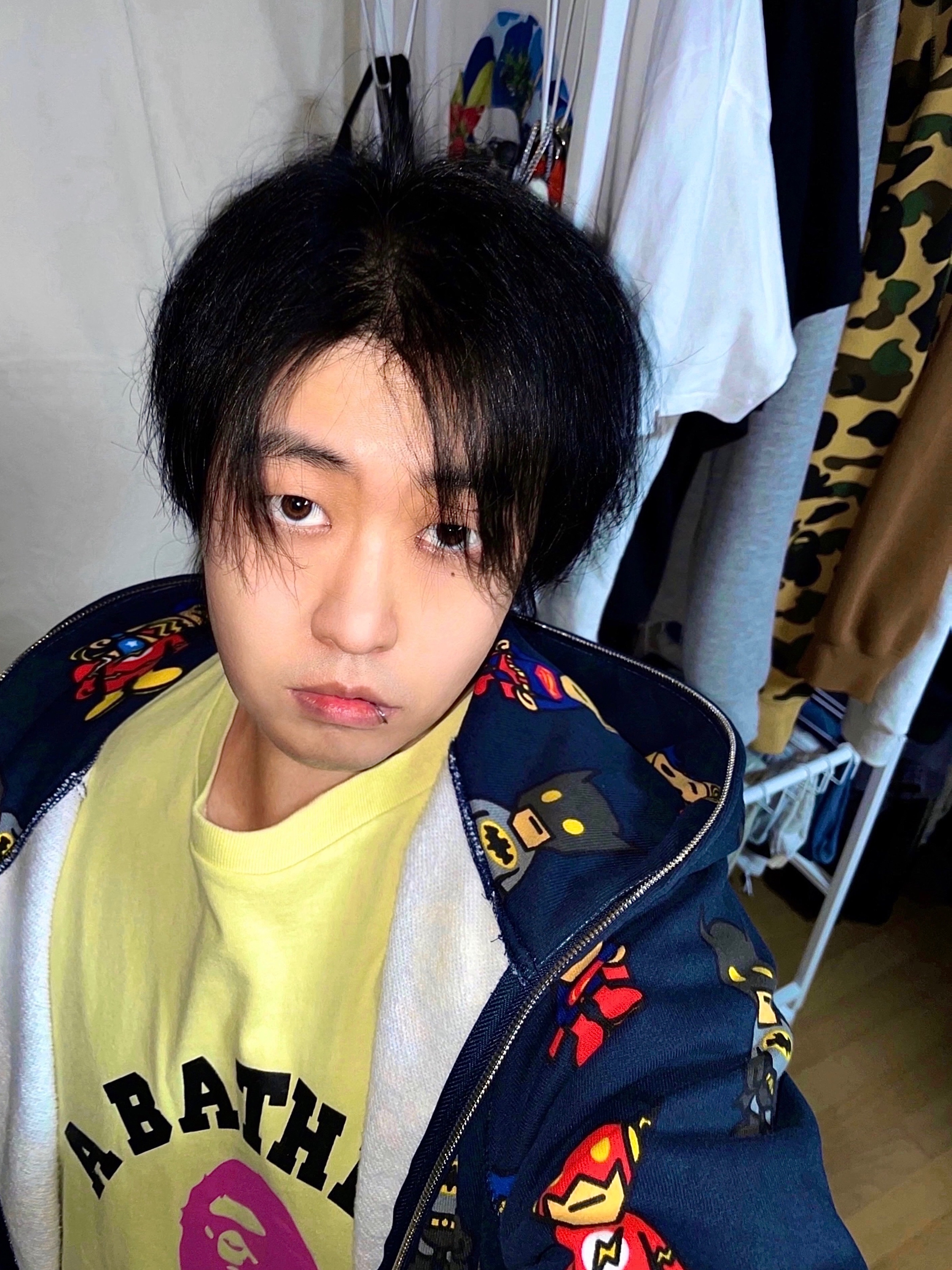 Stussy x BAPE Trucker Cap Yellow, BAPE Bape Sta Low Color Block Shark Blue 착용 스타일 - 2