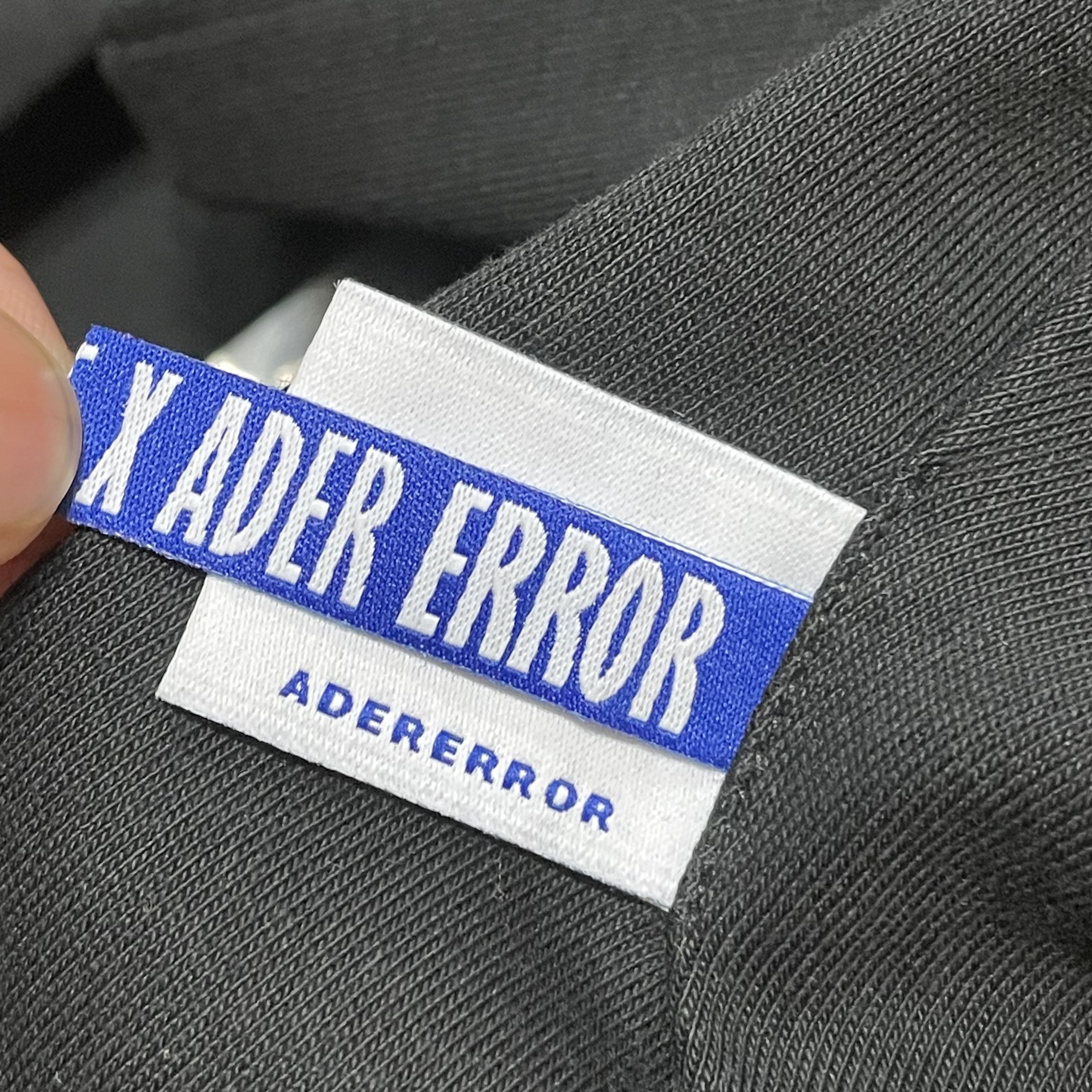 Maison Kitsune x Ader Error Meditation Fox T-Shirt Black 착용 스타일 - 5