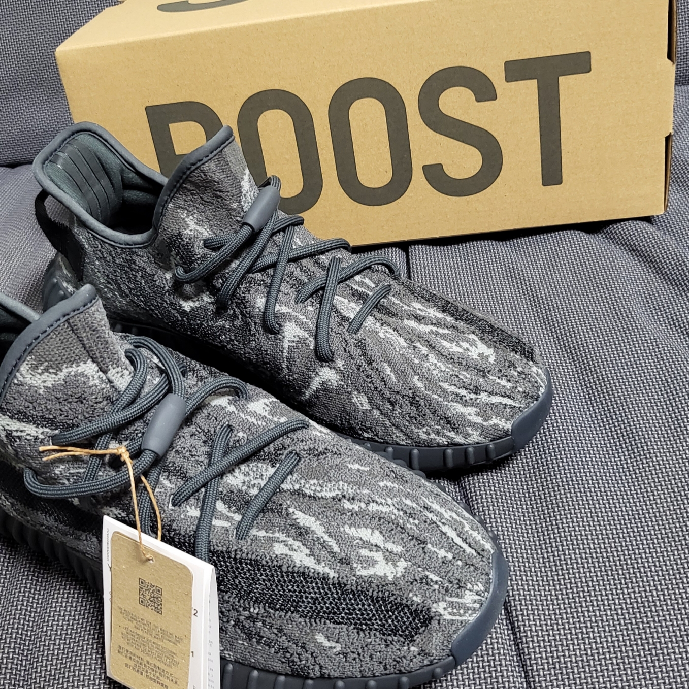 Adidas Yeezy Boost 350 V2 MX Dark Salt 착용 스타일