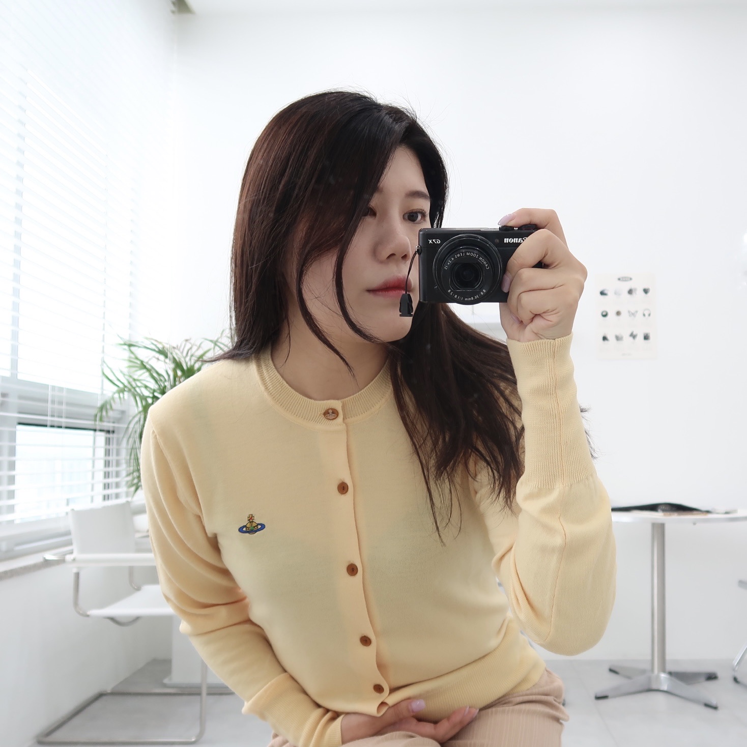 (W) Vivienne Westwood Bea Cardigan Pale Yellow 착용 스타일 - 3