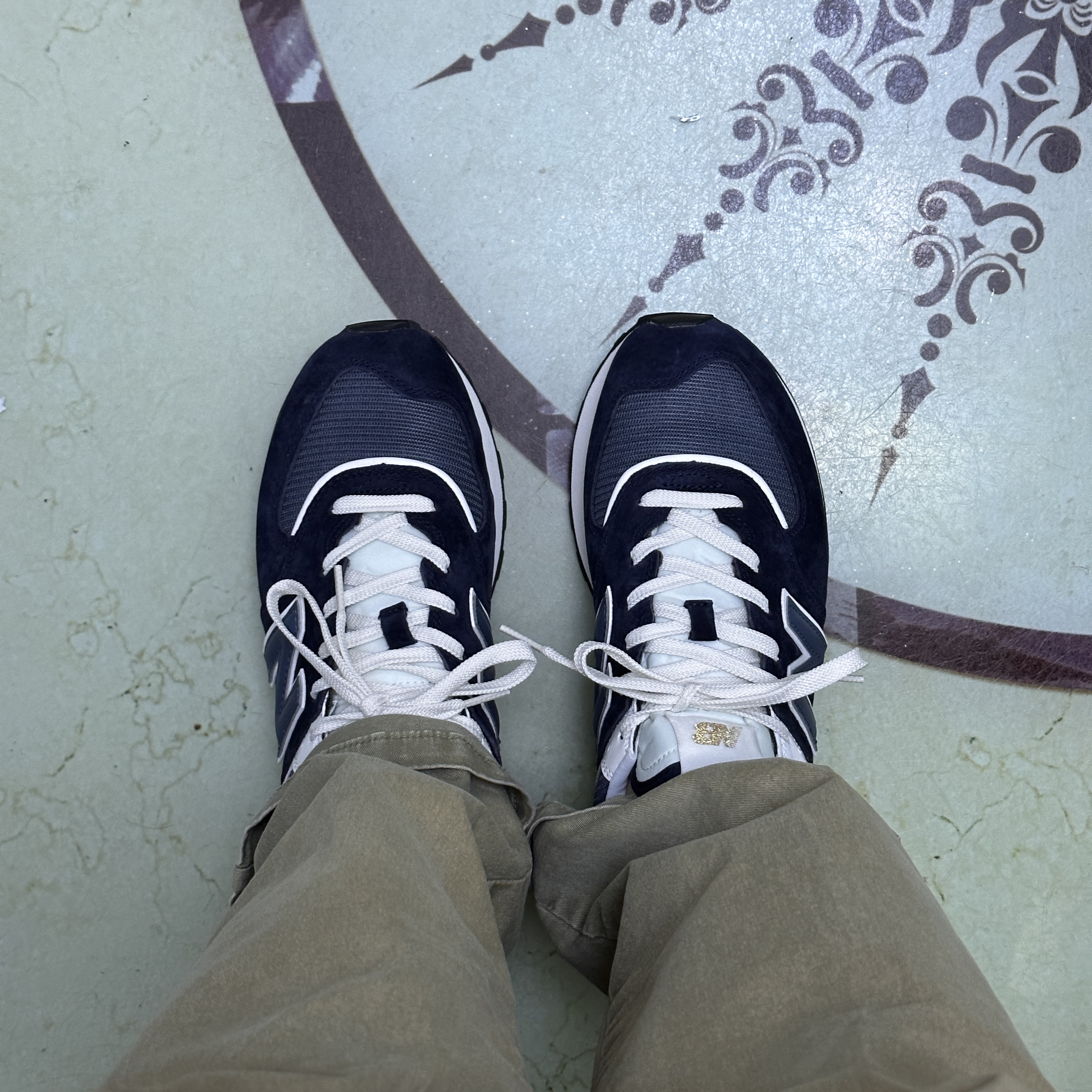 New Balance 574 Legacy Navy 착용 스타일