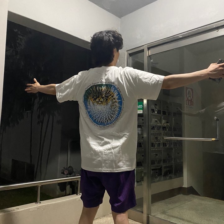 Supreme Blowfish T-Shirt White - 23SS 착용 스타일