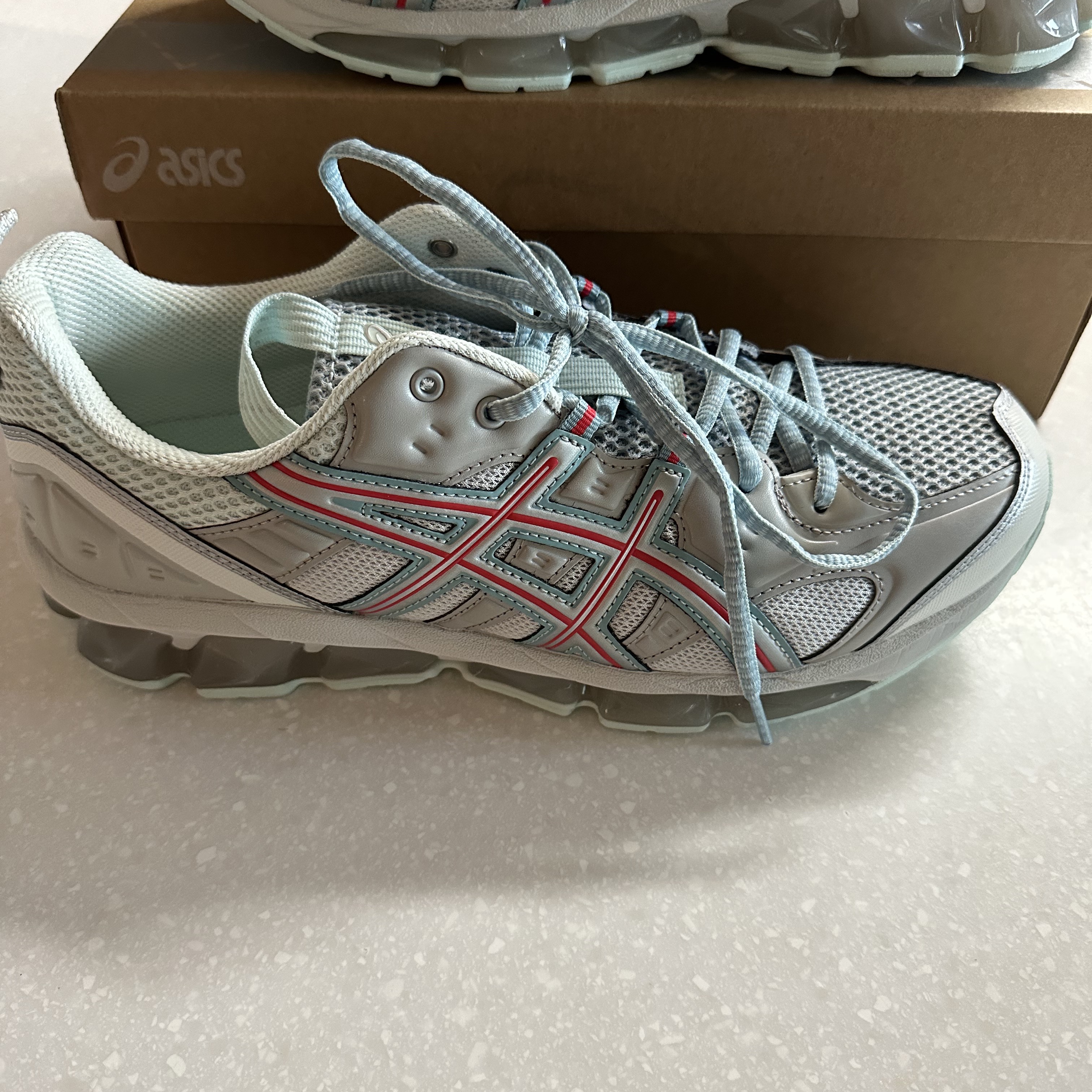 Asics US3-S Gel-Quantum 360 VII Kiso Glacier Grey 착용 스타일 - 1