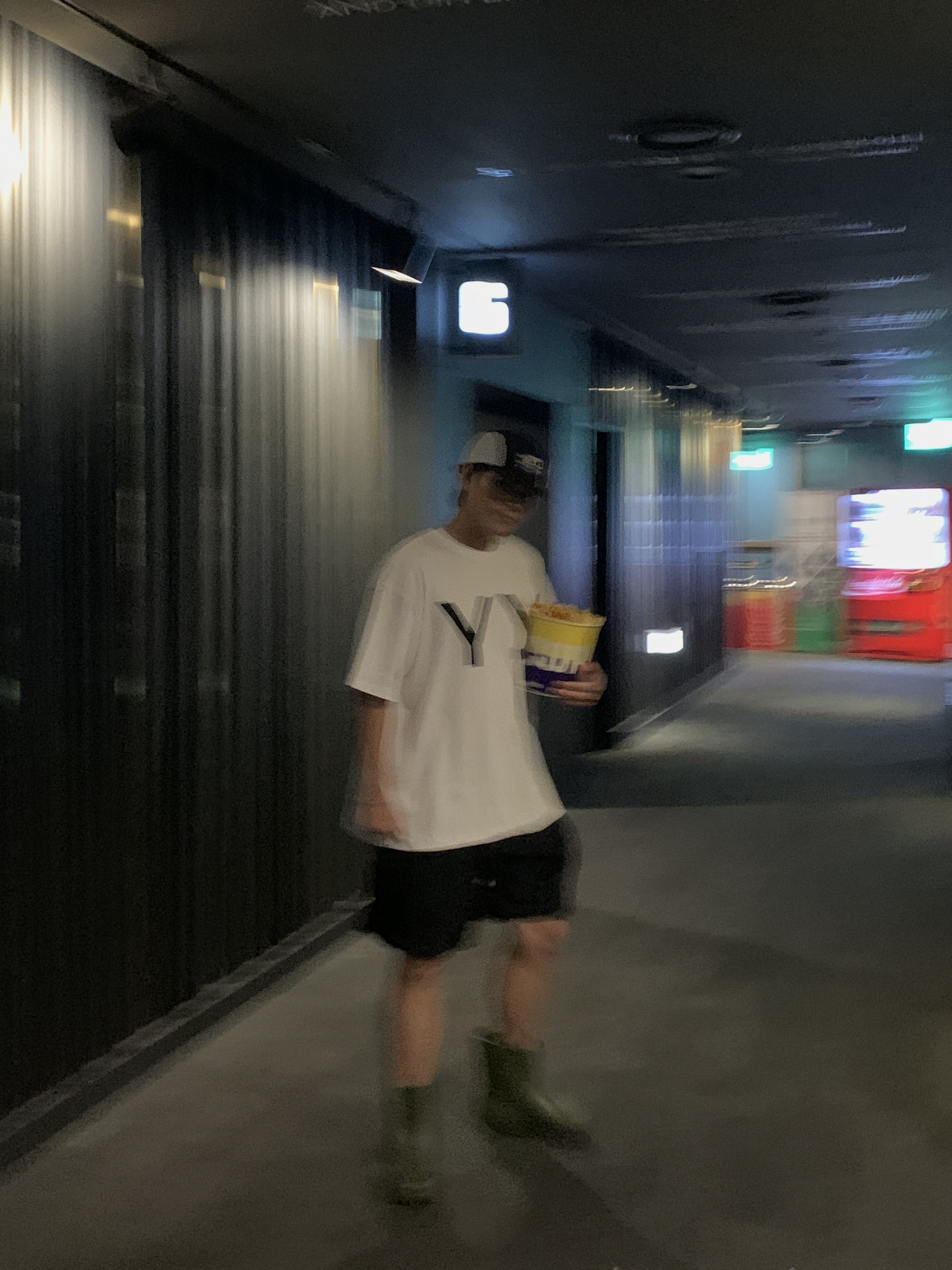 Helinox x Obey Camp Cap Black, Nike ACG Snowgrass Cargo Shorts Black - Asia 착용 스타일 - 1