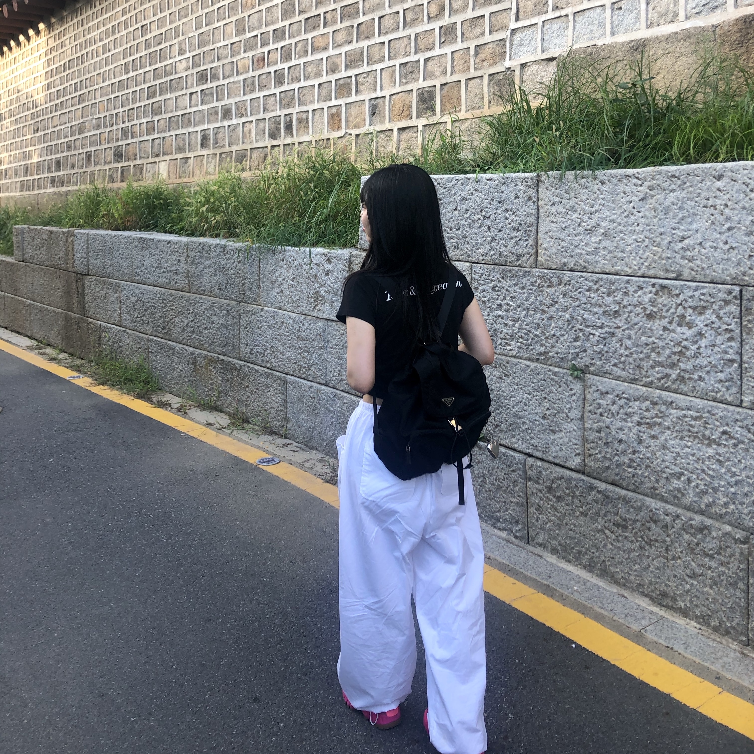 Prada Nylon Backpack Black, Nike x Jacquemus Air Humara LX Pink Flash 착용 스타일 - 1