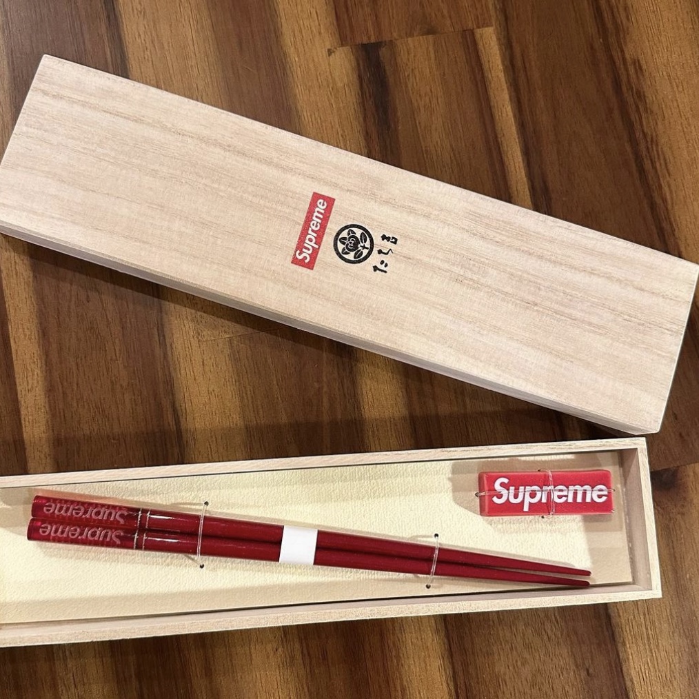 Supreme Chopstick Set Red - 23FW 착용 스타일