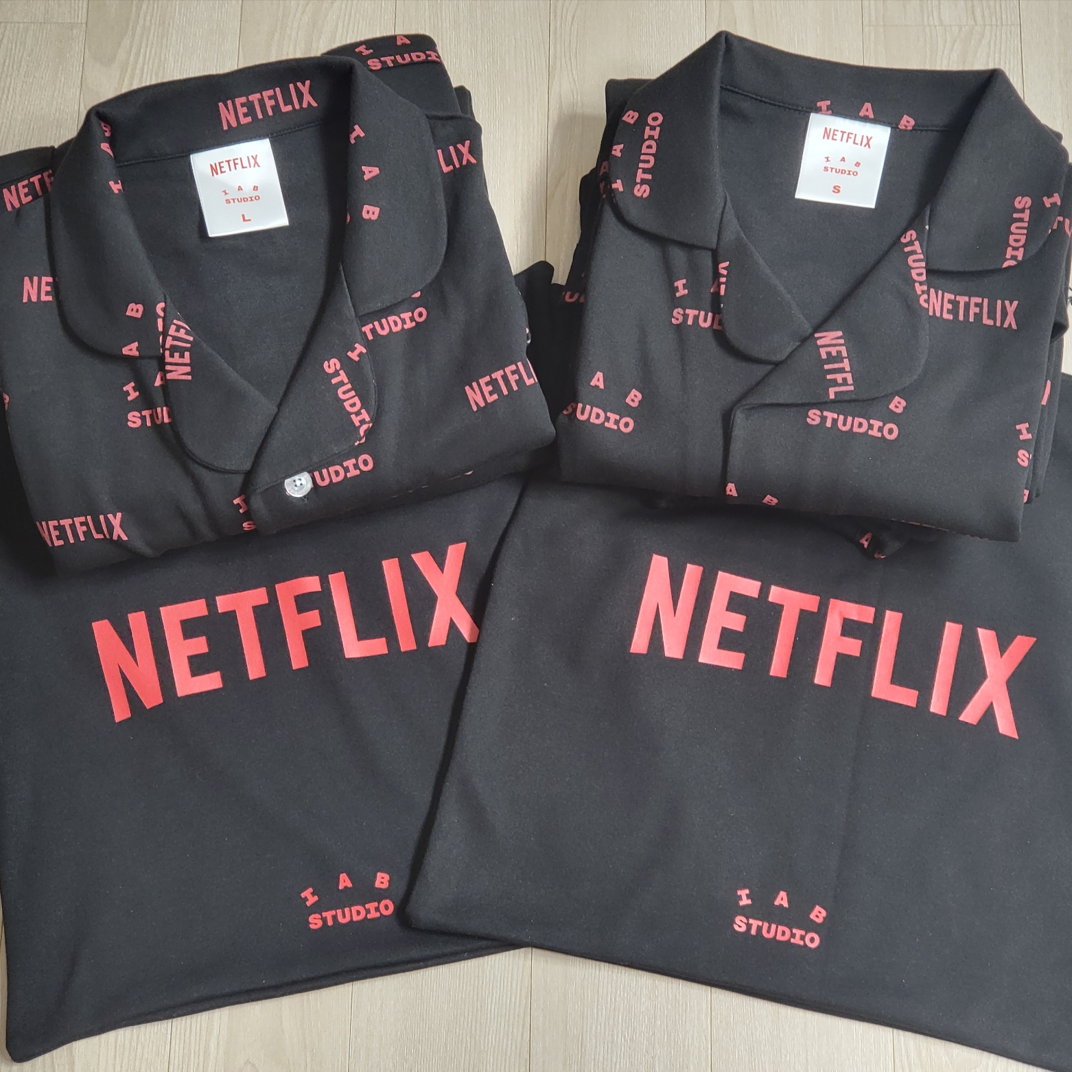 IAB Studio x Netflix Pajama Cushion Cover Set Black 착용 스타일 - 3